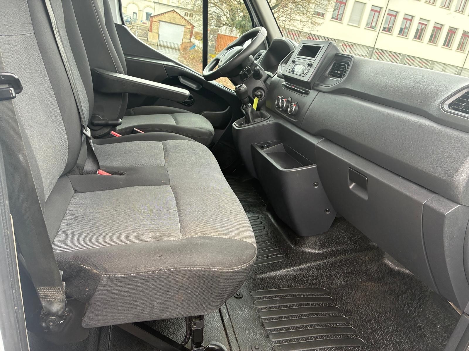 RENAULT Master P35 2.3 Blue dCi 165 L3H1-image-4
