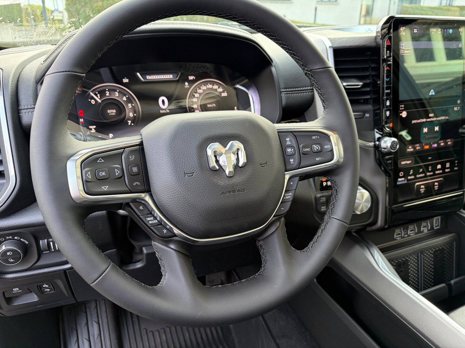 DODGE Ram 1500 Laramie Crew Cab Night V8 4WD MY26-image-10