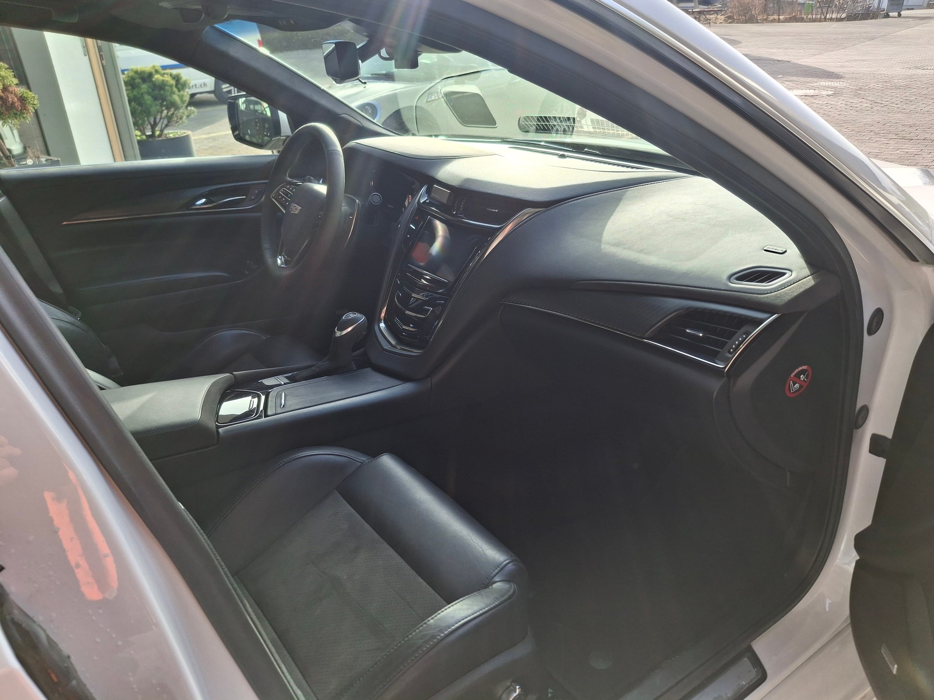 CADILLAC CTS-V Sedan 6.2 Supercharged Automatic-image-11