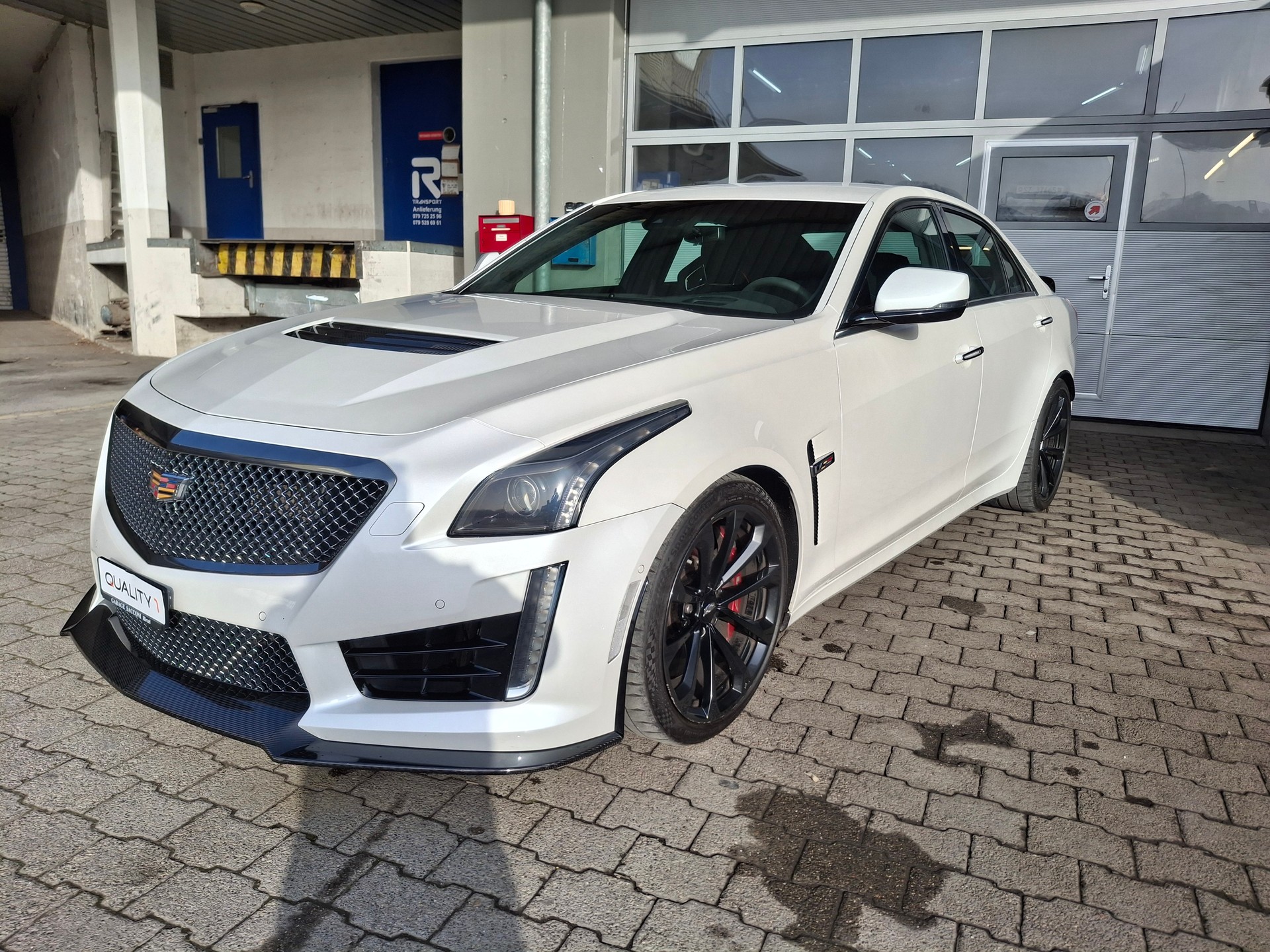 CADILLAC CTS-V Sedan 6.2 Supercharged Automatic-image-1