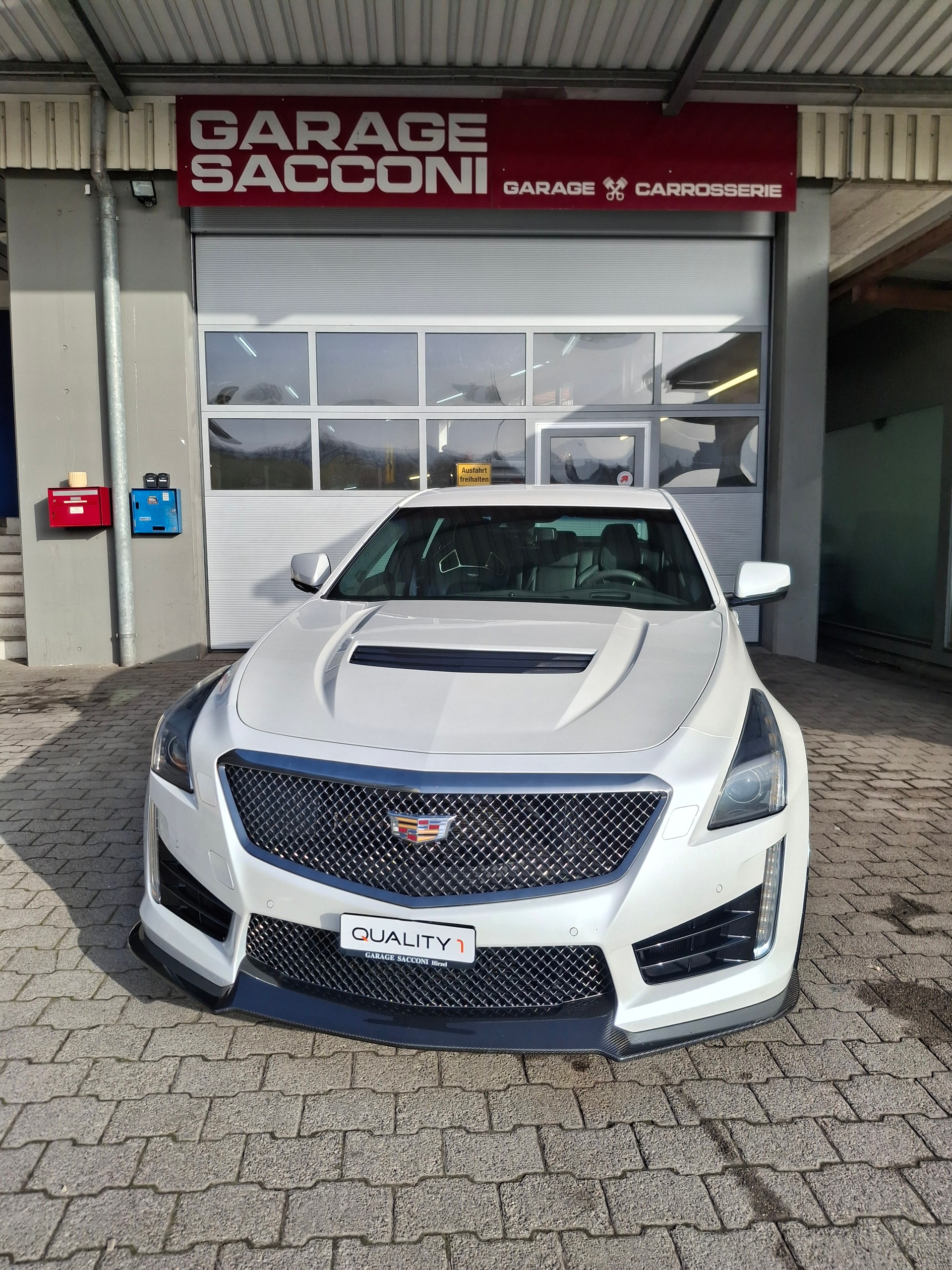 CADILLAC CTS-V Sedan 6.2 Supercharged Automatic