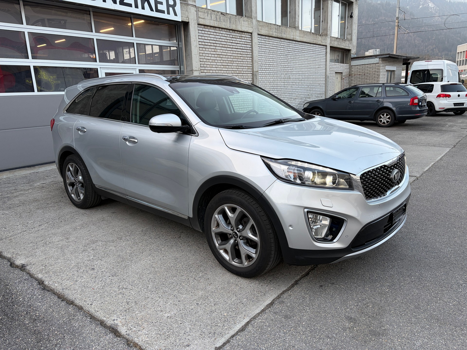 KIA Sorento 2.2 CRDI LX 5P. Automatic-image-2