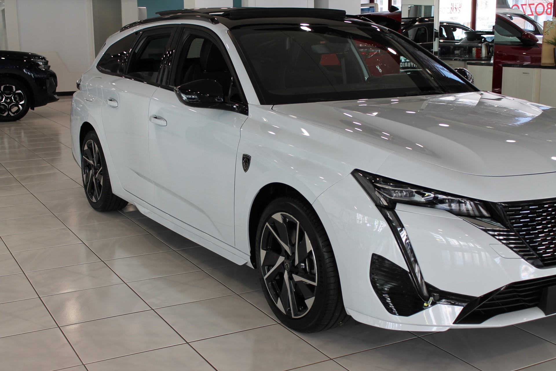 PEUGEOT 308 SW 1.6 PHEV 180 GT-showroom-element-1