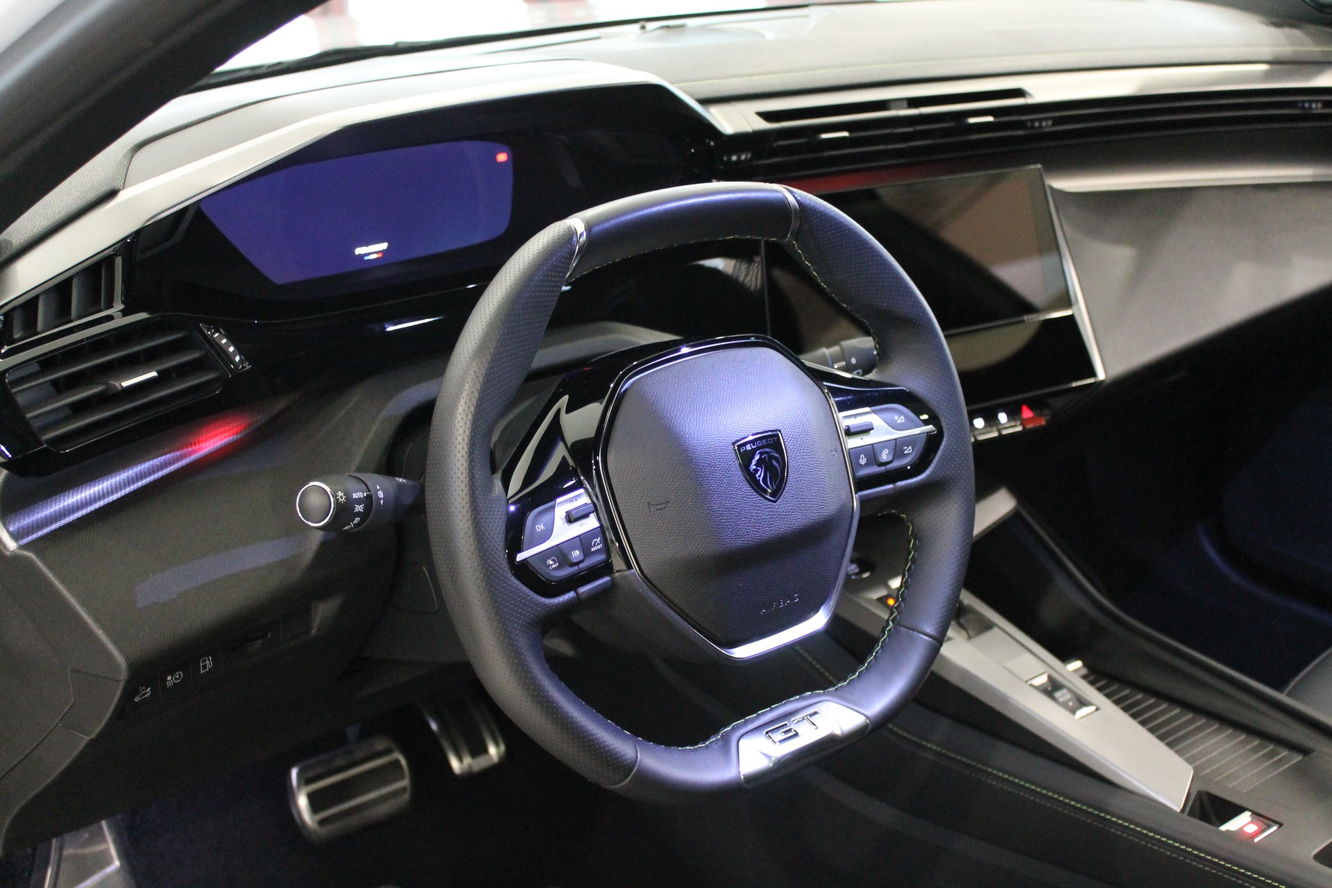 PEUGEOT 308 SW 1.6 PHEV 180 GT-image-6