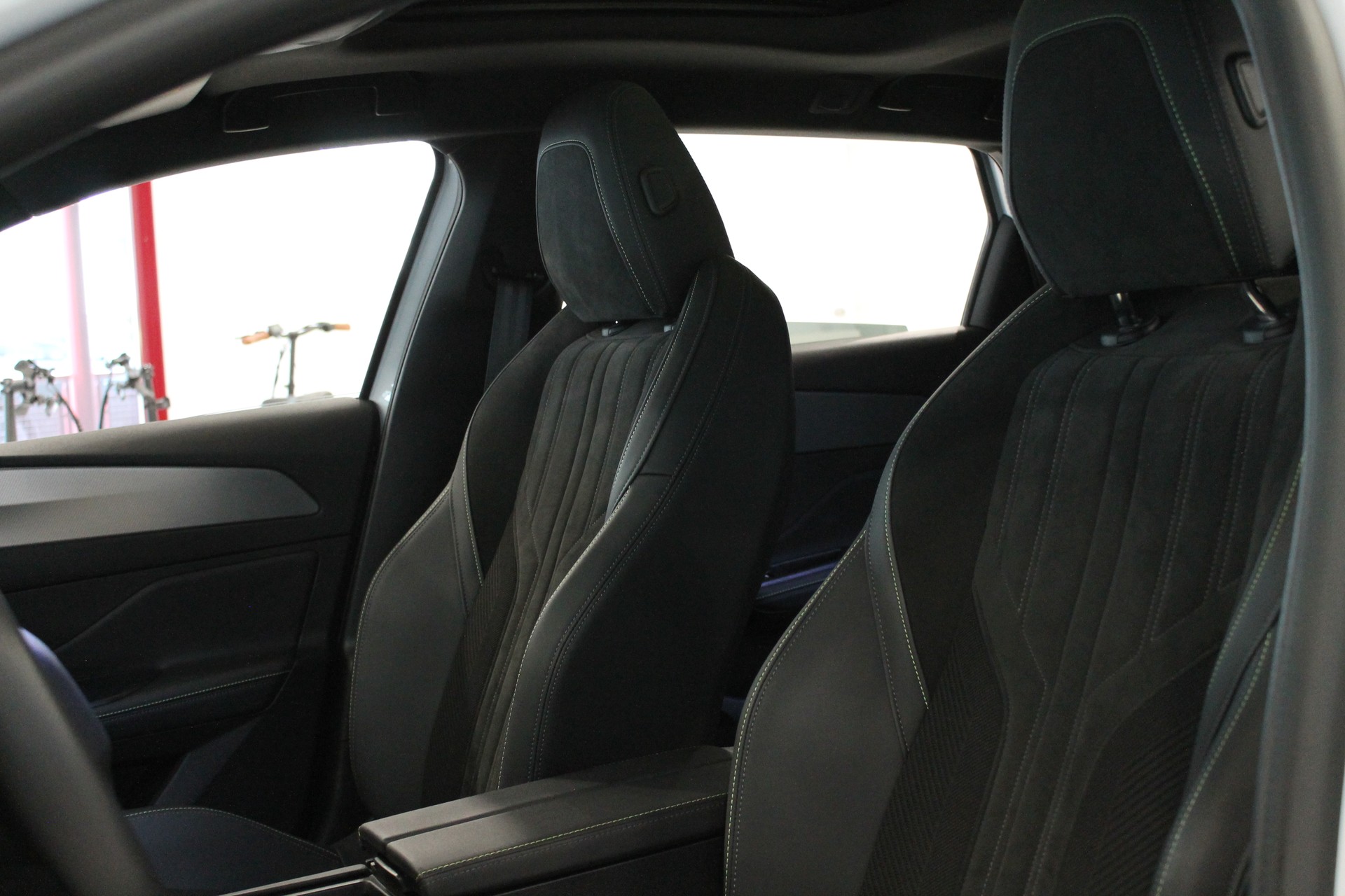PEUGEOT 308 SW 1.6 PHEV 180 GT-image-11