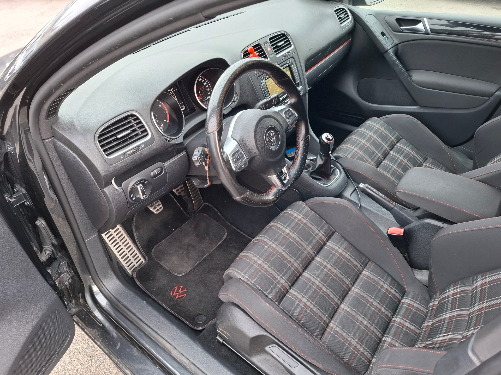 VW Golf 2.0 TSI GTI-image-7