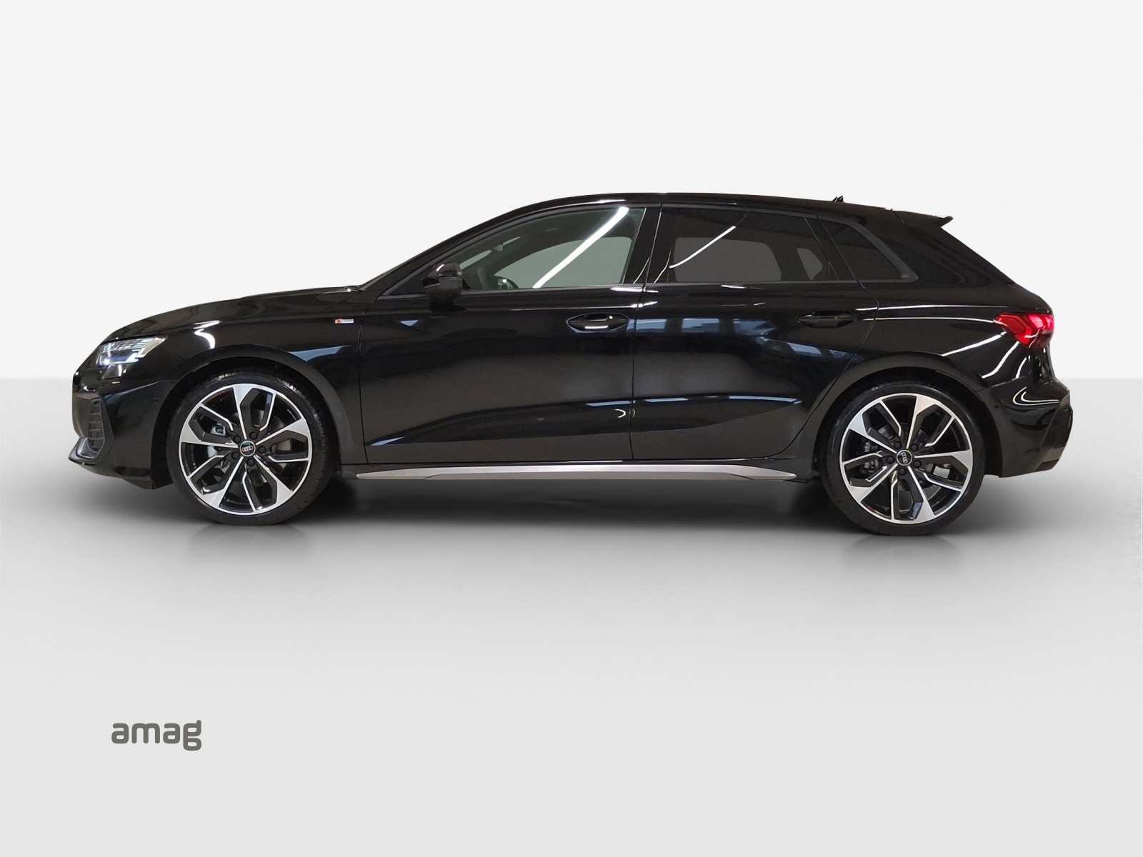 AUDI A3 Sportback TFSI 110 kW S line Attraction S tronic-image-1
