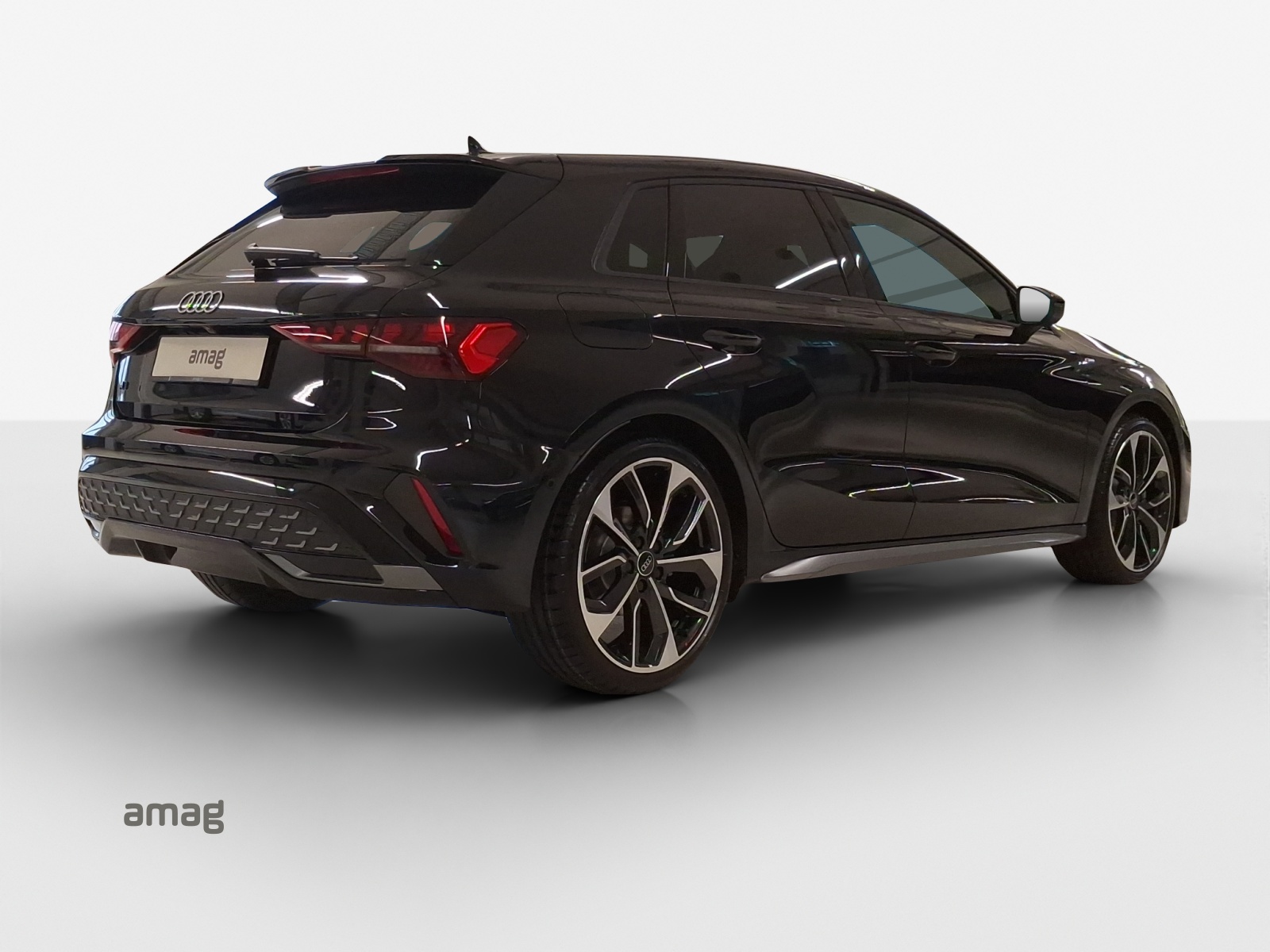 AUDI A3 Sportback TFSI 110 kW S line Attraction S tronic-image-4