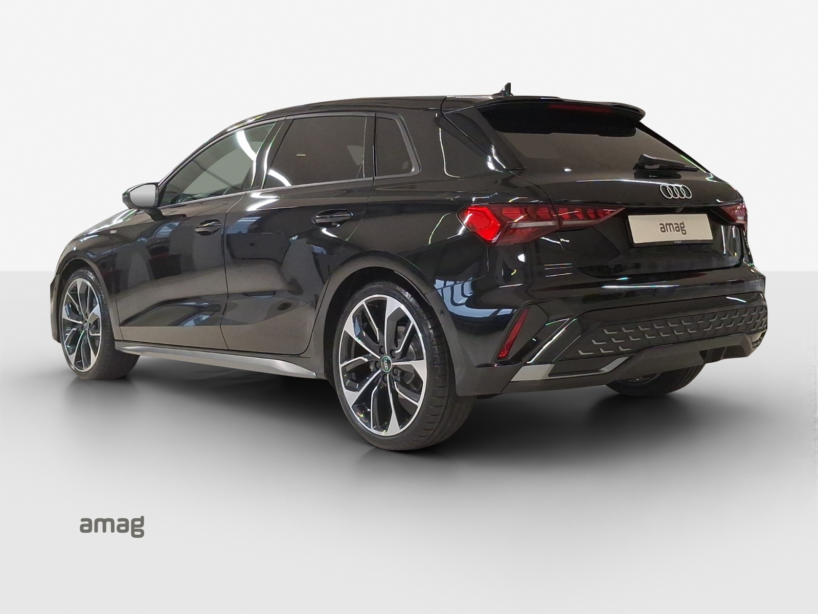 AUDI A3 Sportback TFSI 110 kW S line Attraction S tronic-image-2
