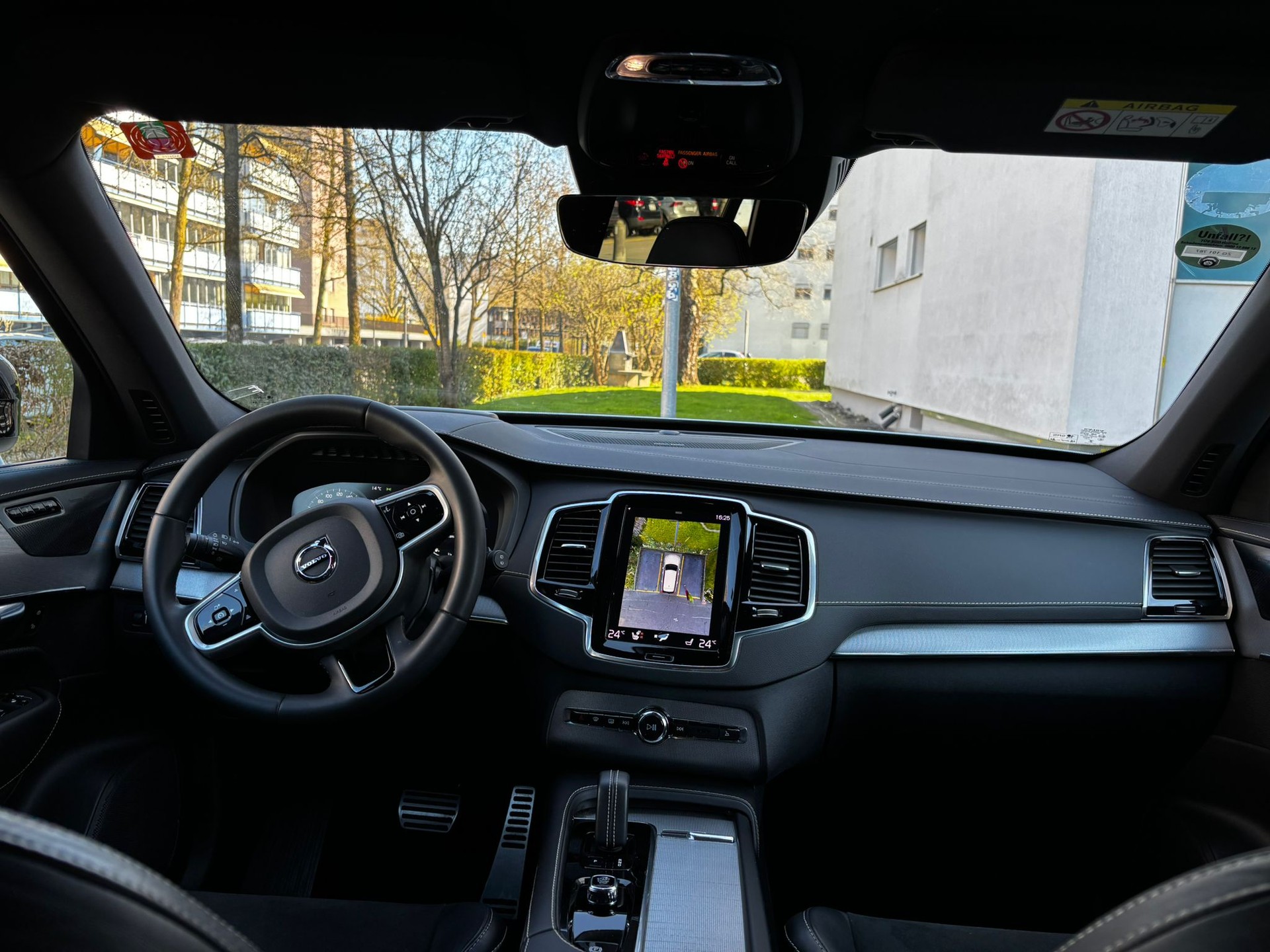 VOLVO XC90 T8 eAWD PluginHybrid R-Design Geartronic-image-3