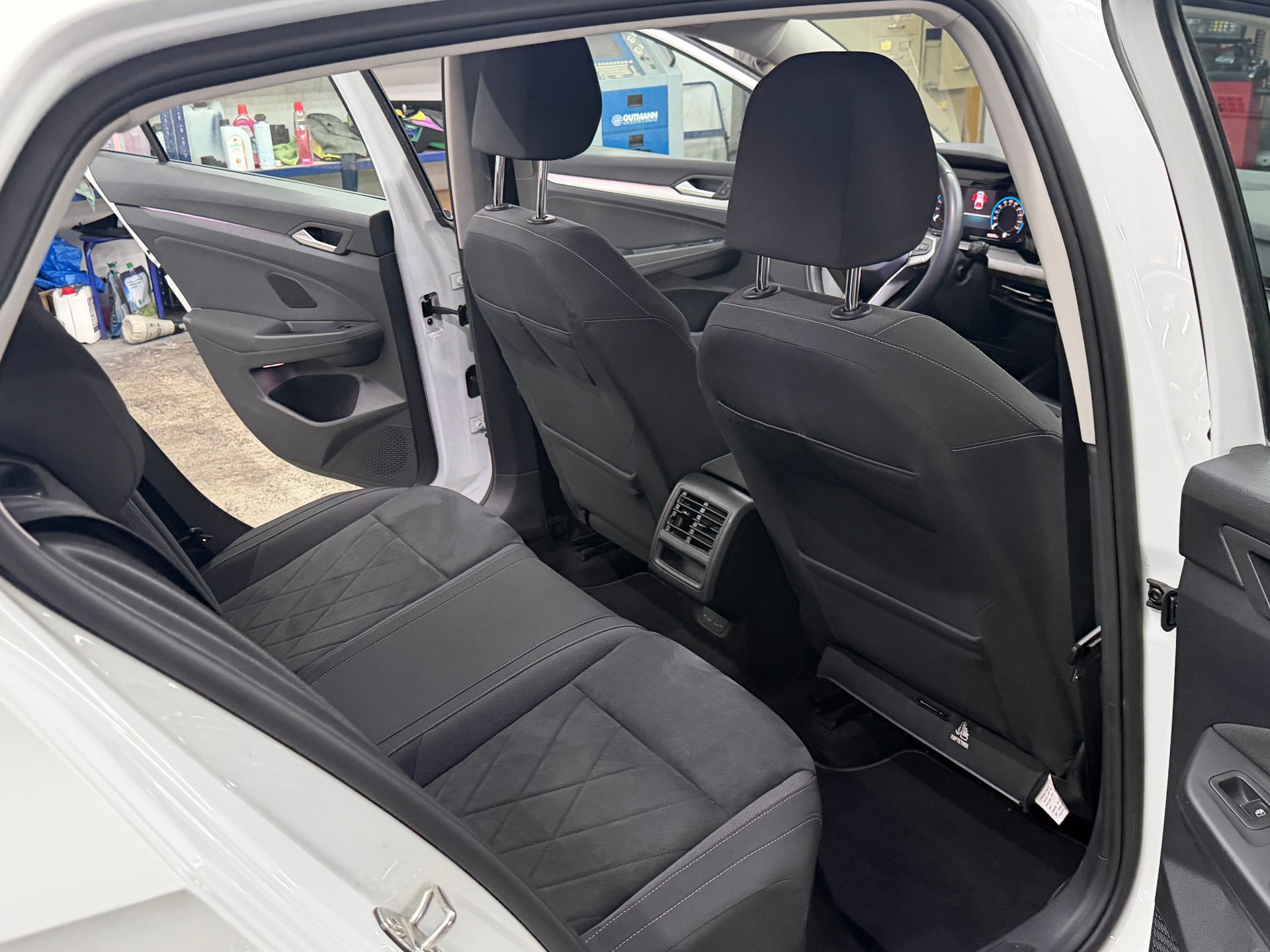 VW Golf 1.0 eTSI mHEV ACTLife DSG-image-12