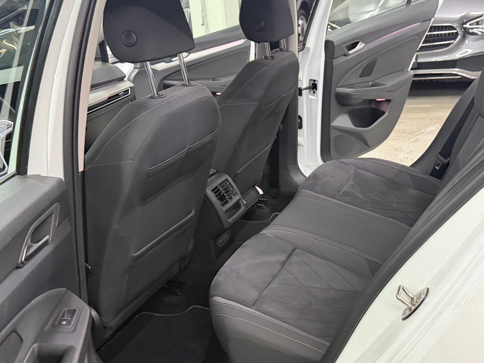 VW Golf 1.0 eTSI mHEV ACTLife DSG-image-10