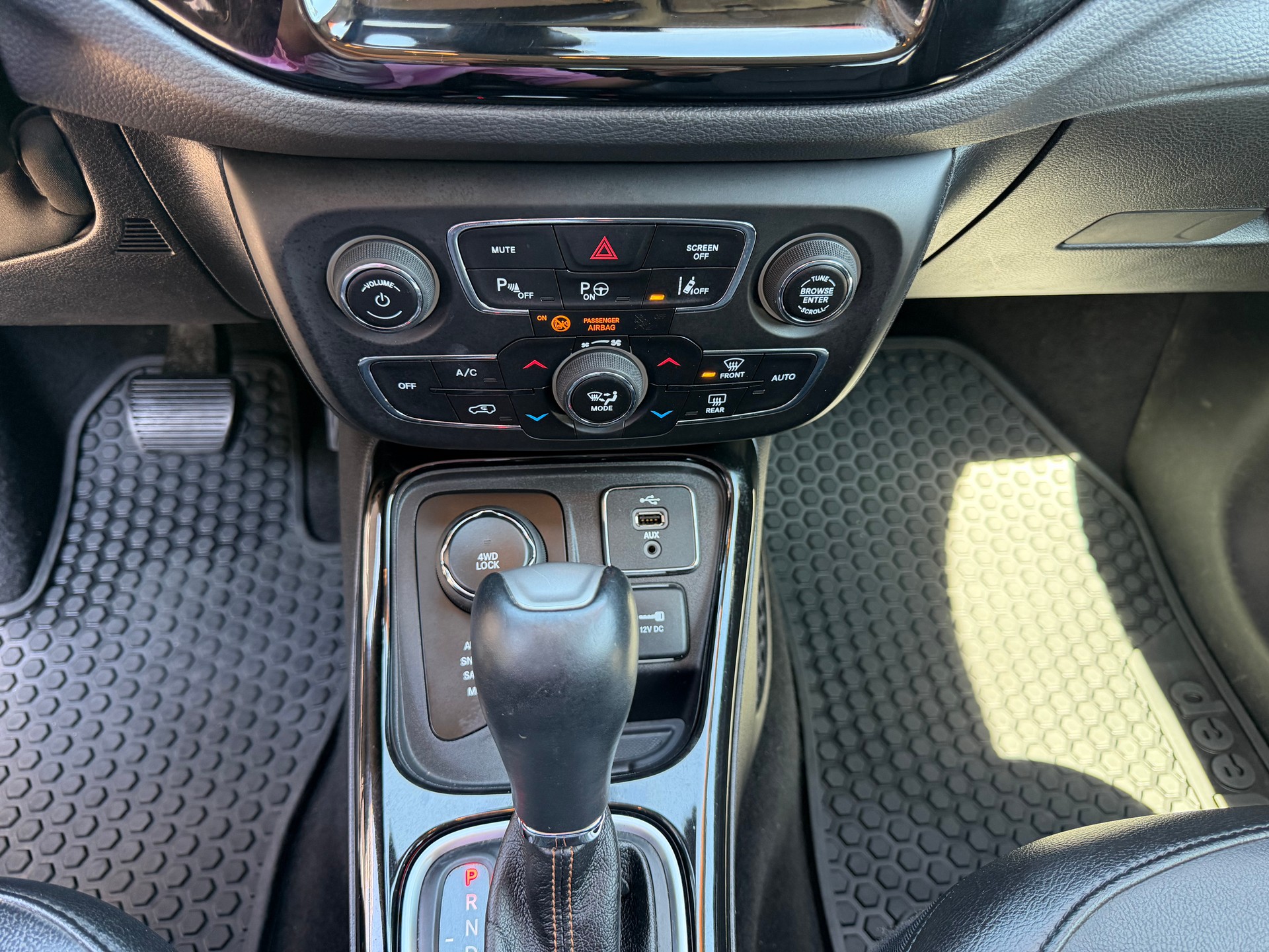 JEEP Compass 1.4 Turbo Limited AWD 9ATX-image-8