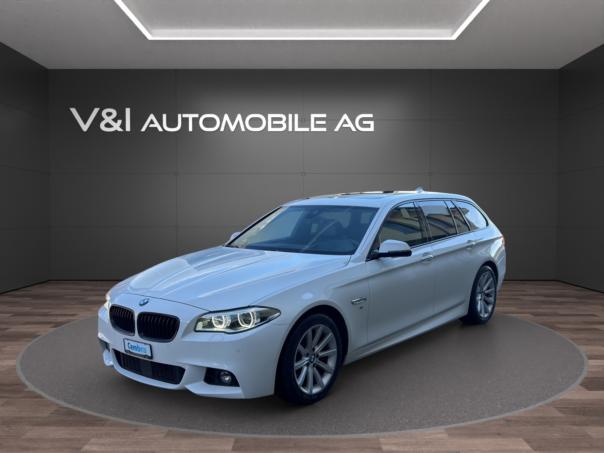 BMW 530d Touring xDrive Luxury Line Steptronic-image-0