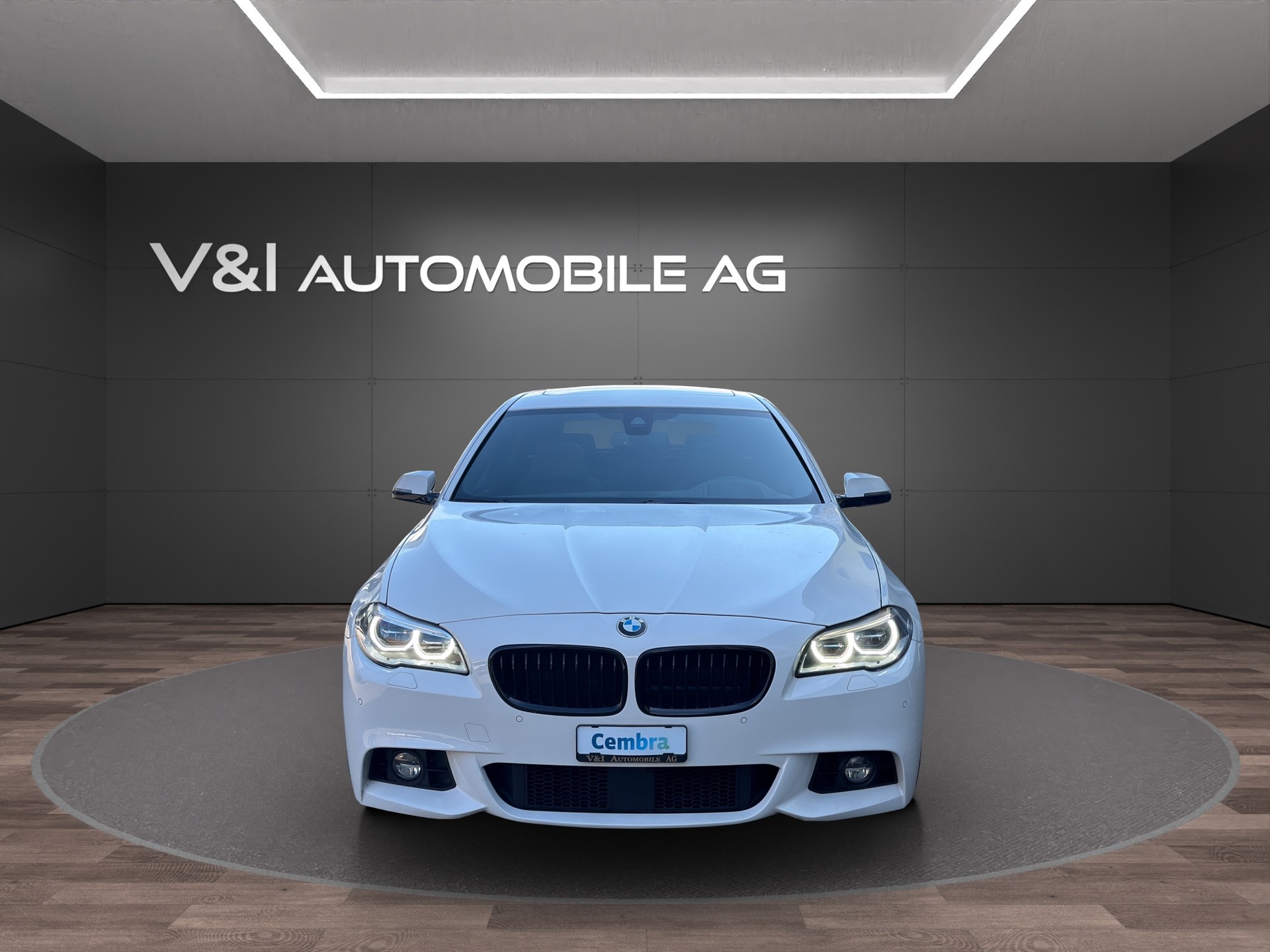 BMW 530d Touring xDrive Luxury Line Steptronic-image-2