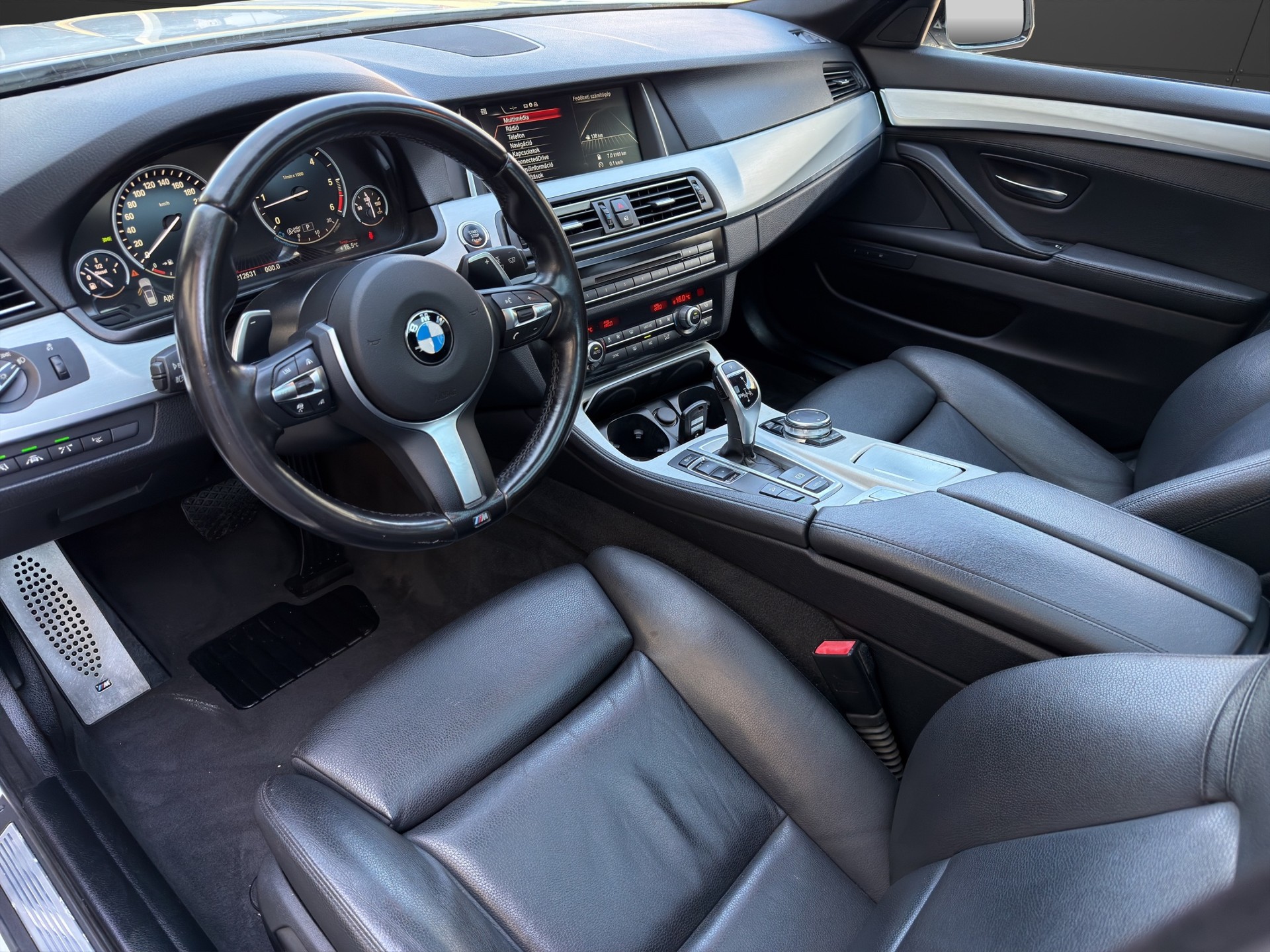 BMW 530d Touring xDrive Luxury Line Steptronic-image-9