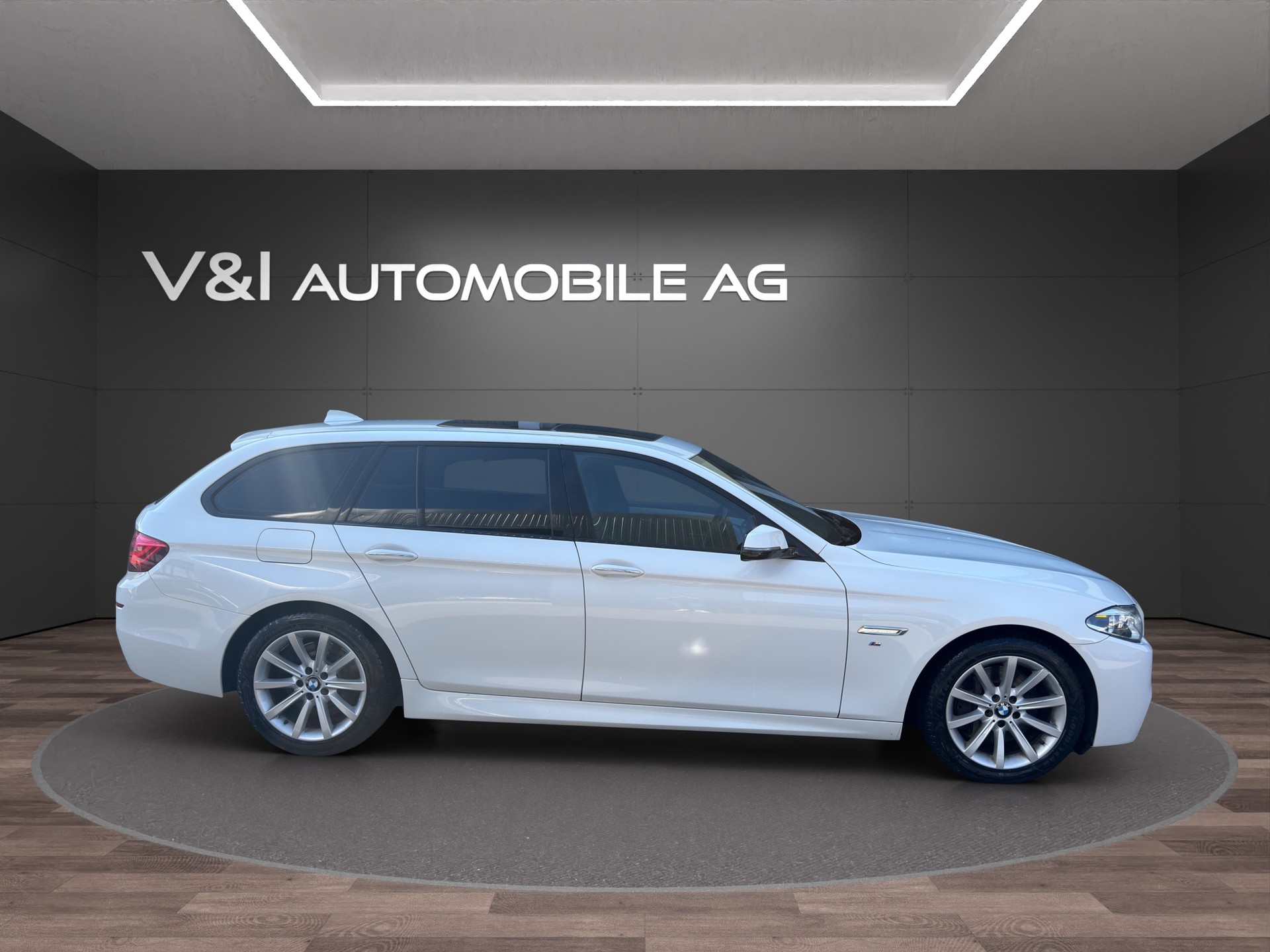 BMW 530d Touring xDrive Luxury Line Steptronic-image-7