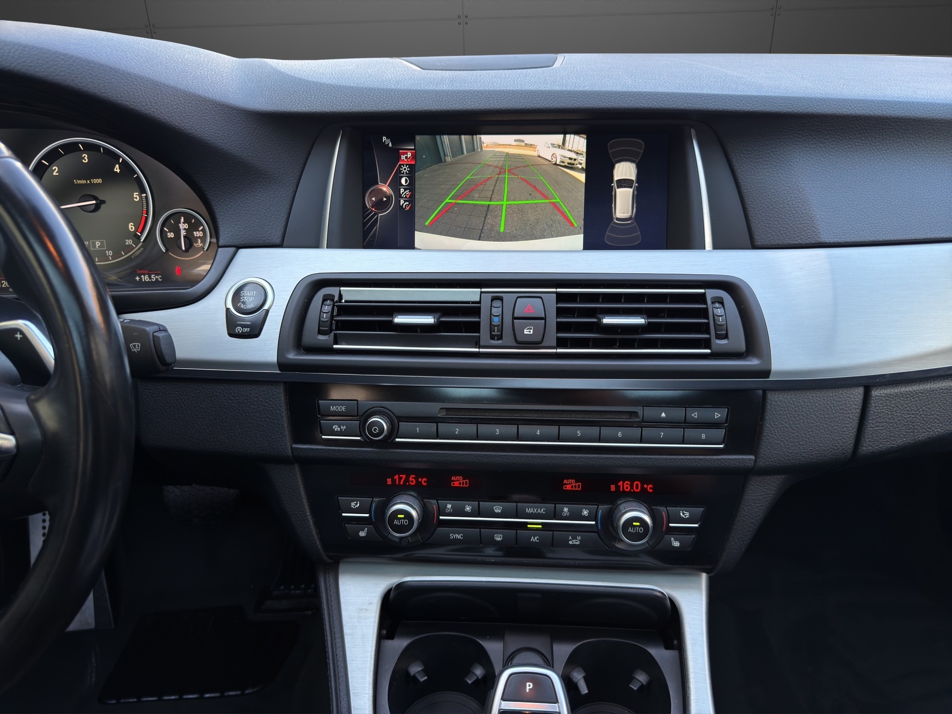 BMW 530d Touring xDrive Luxury Line Steptronic-image-13