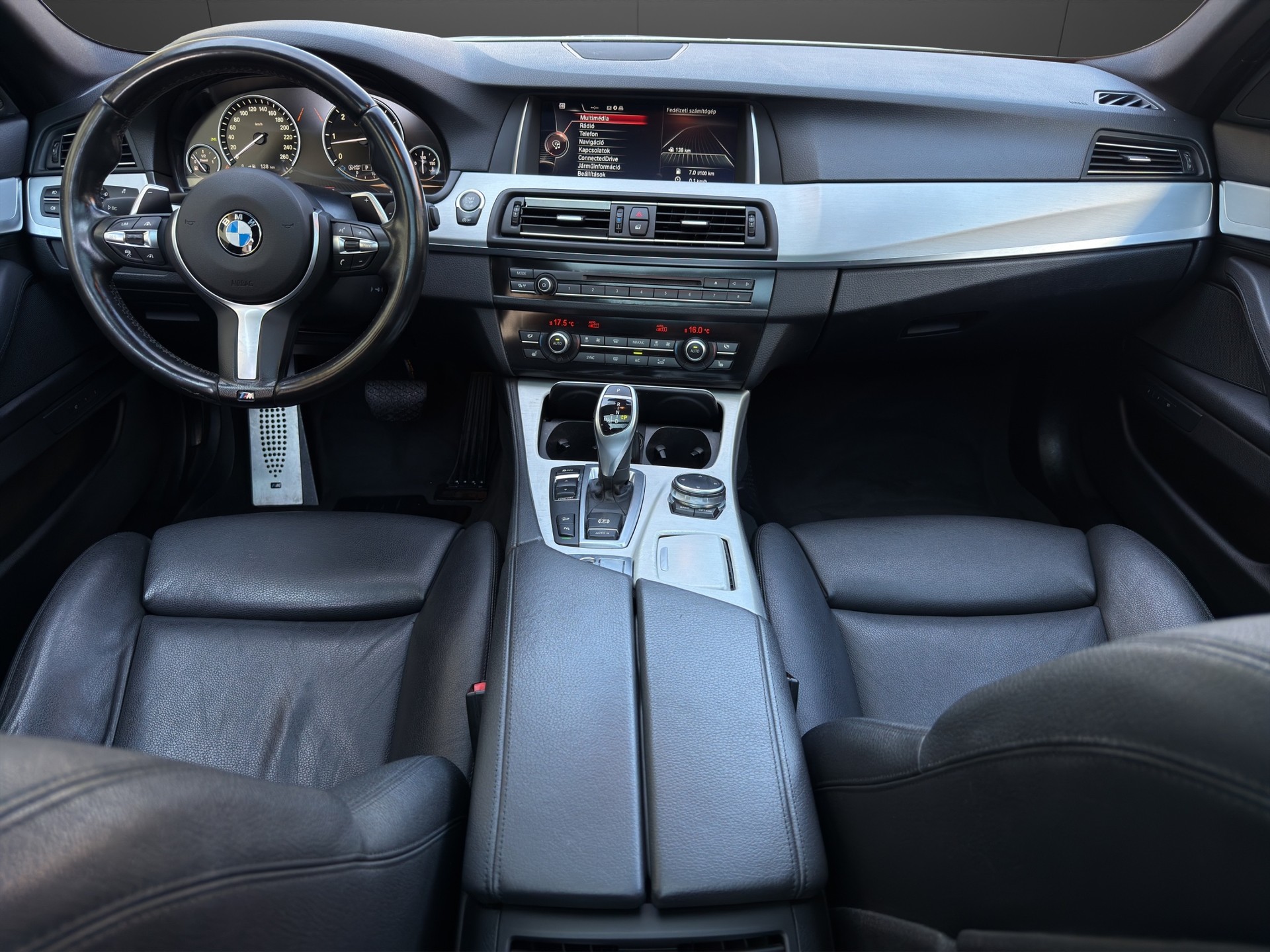 BMW 530d Touring xDrive Luxury Line Steptronic-image-10
