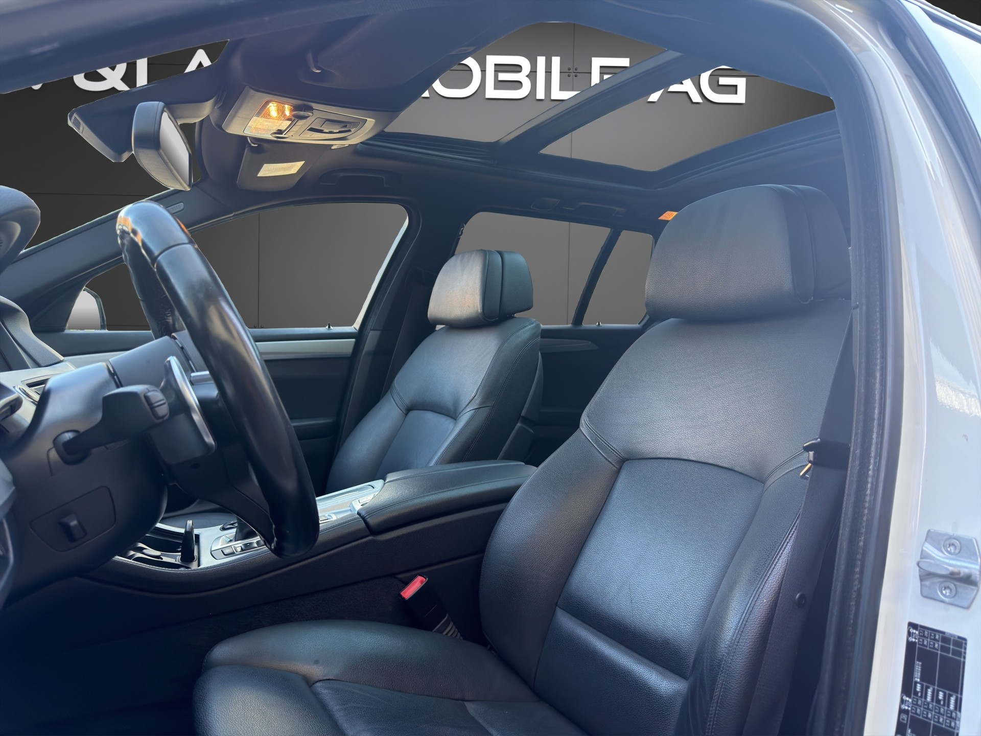 BMW 530d Touring xDrive Luxury Line Steptronic-image-20