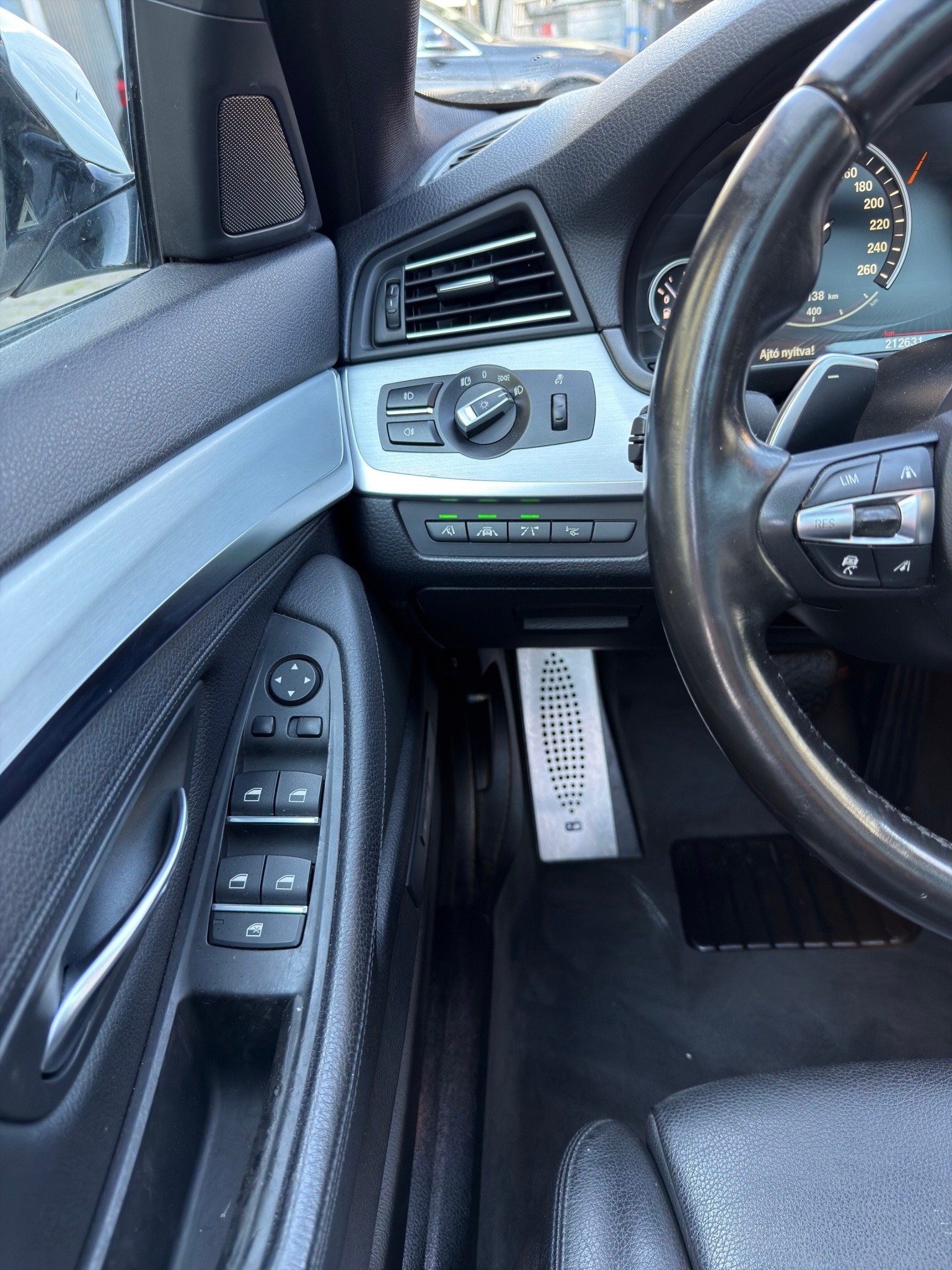 BMW 530d Touring xDrive Luxury Line Steptronic-image-15