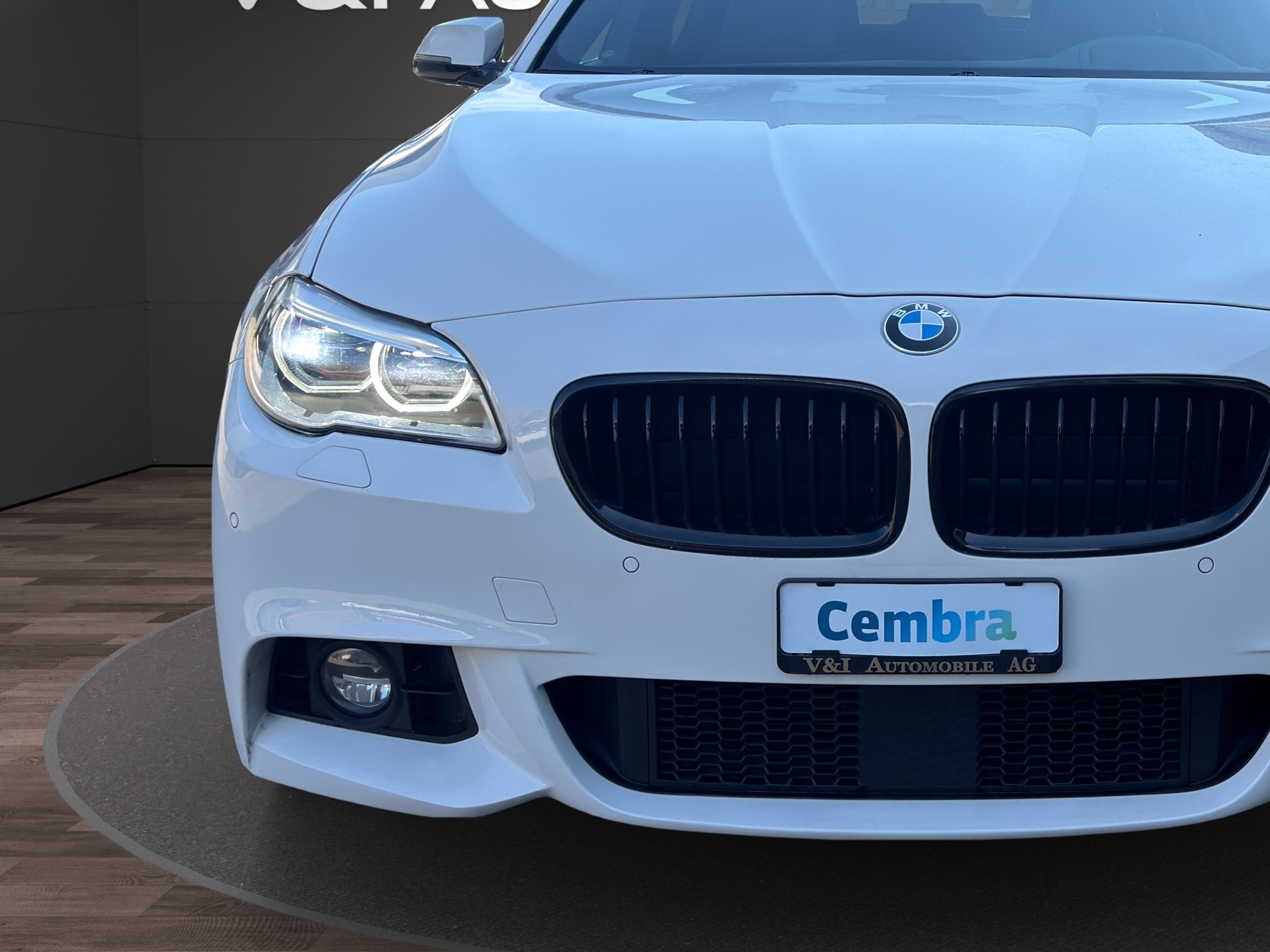 BMW 530d Touring xDrive Luxury Line Steptronic-image-8