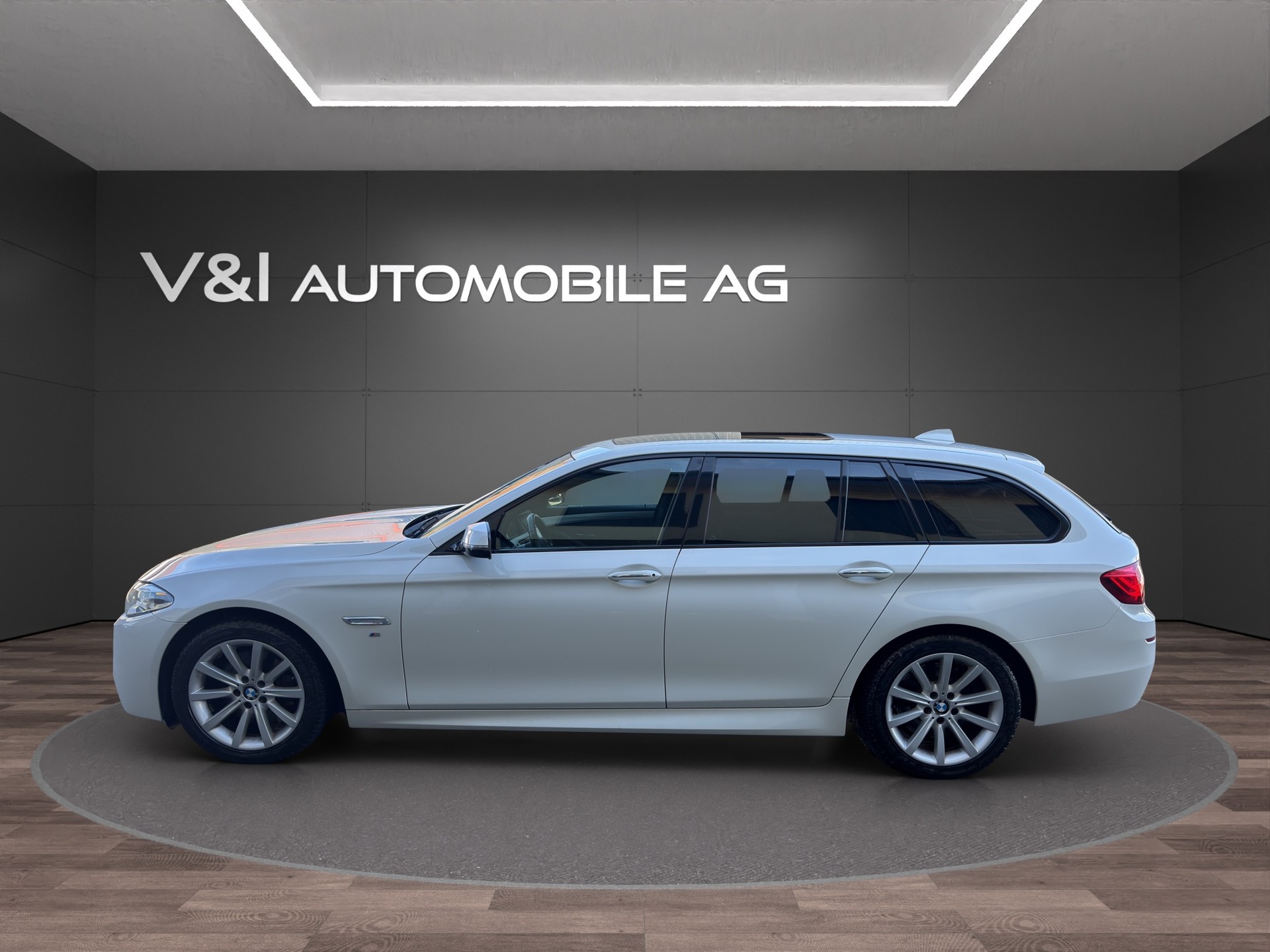 BMW 530d Touring xDrive Luxury Line Steptronic-image-6