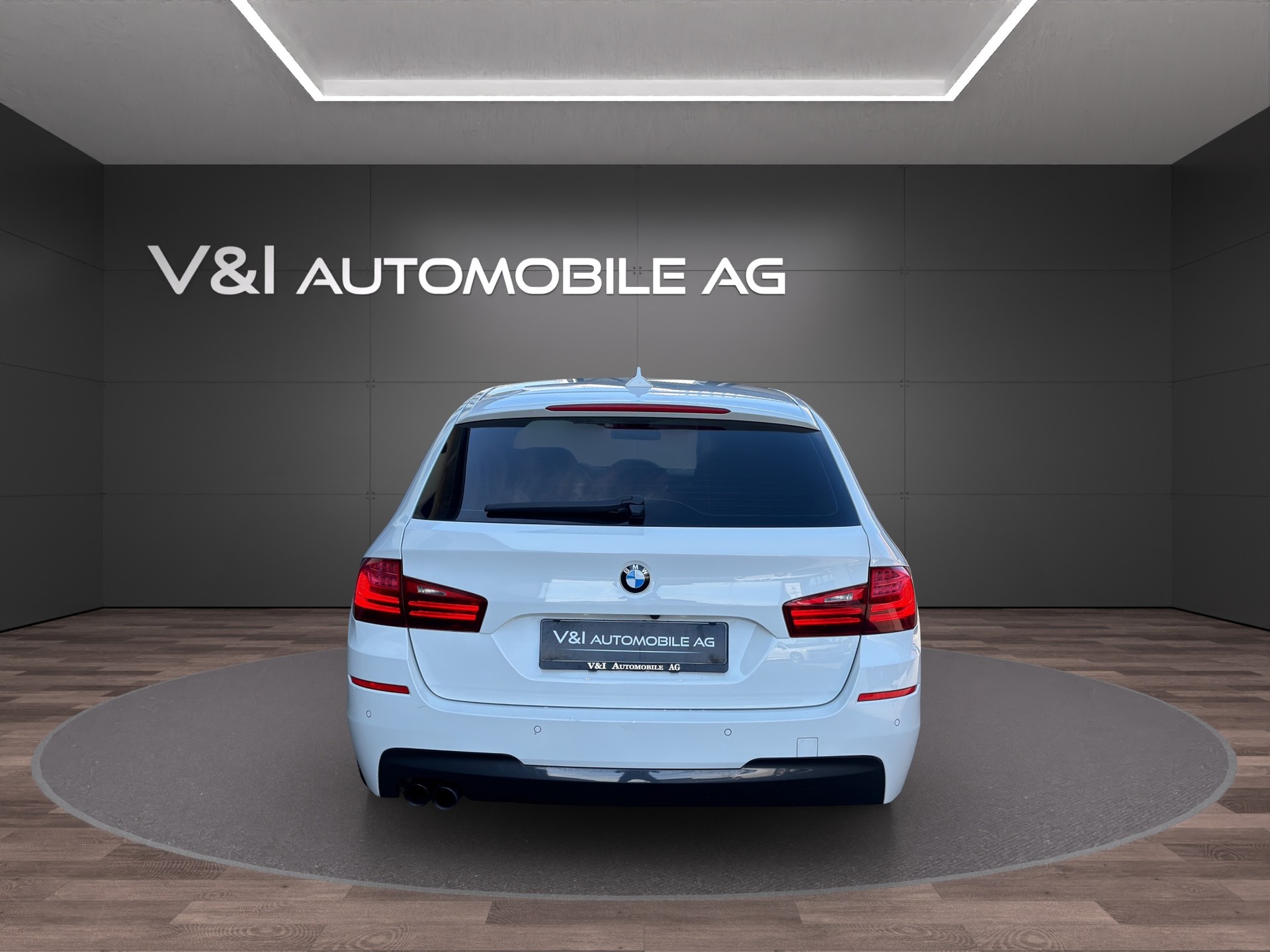 BMW 530d Touring xDrive Luxury Line Steptronic-image-5