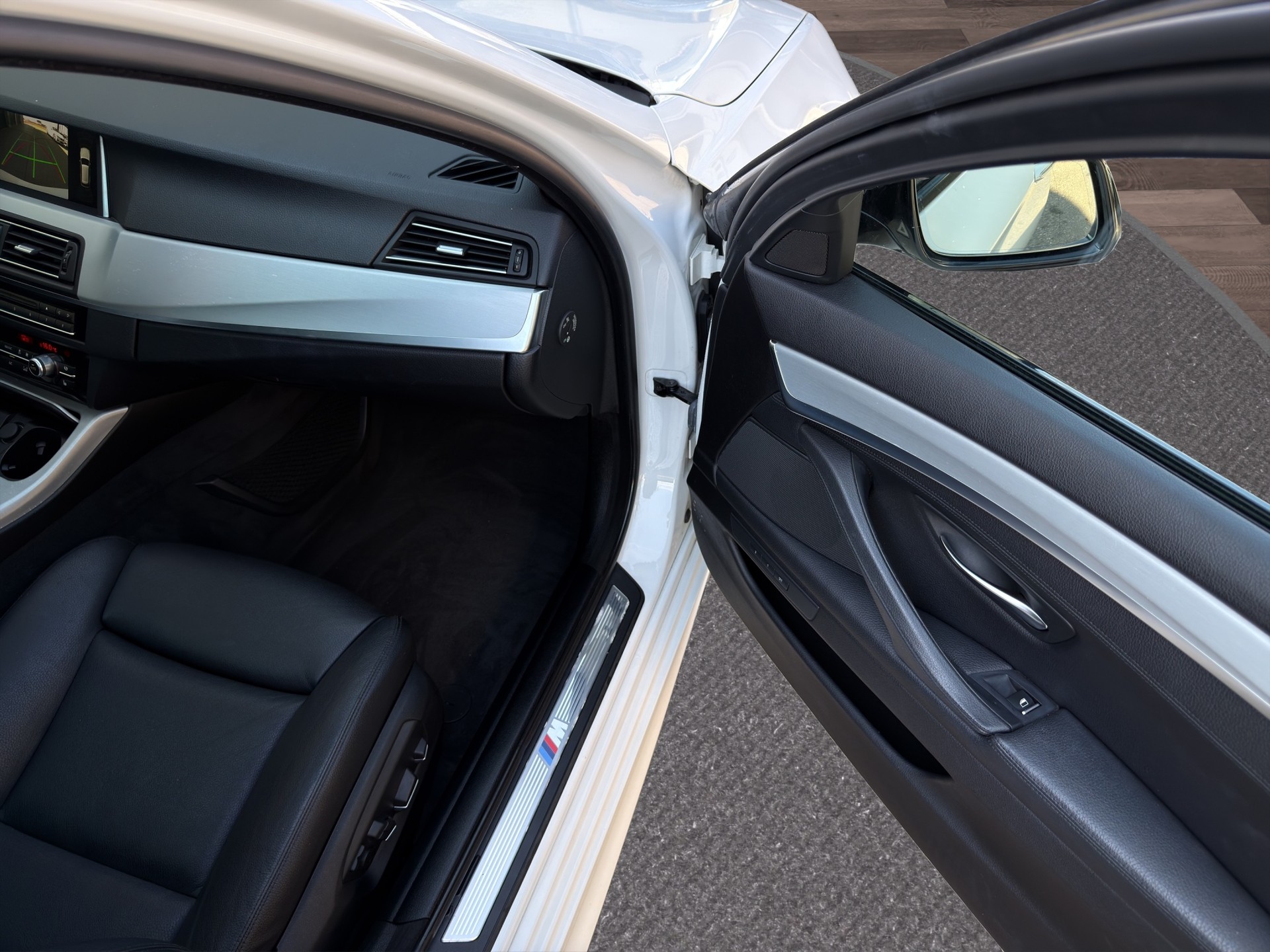 BMW 530d Touring xDrive Luxury Line Steptronic-image-19