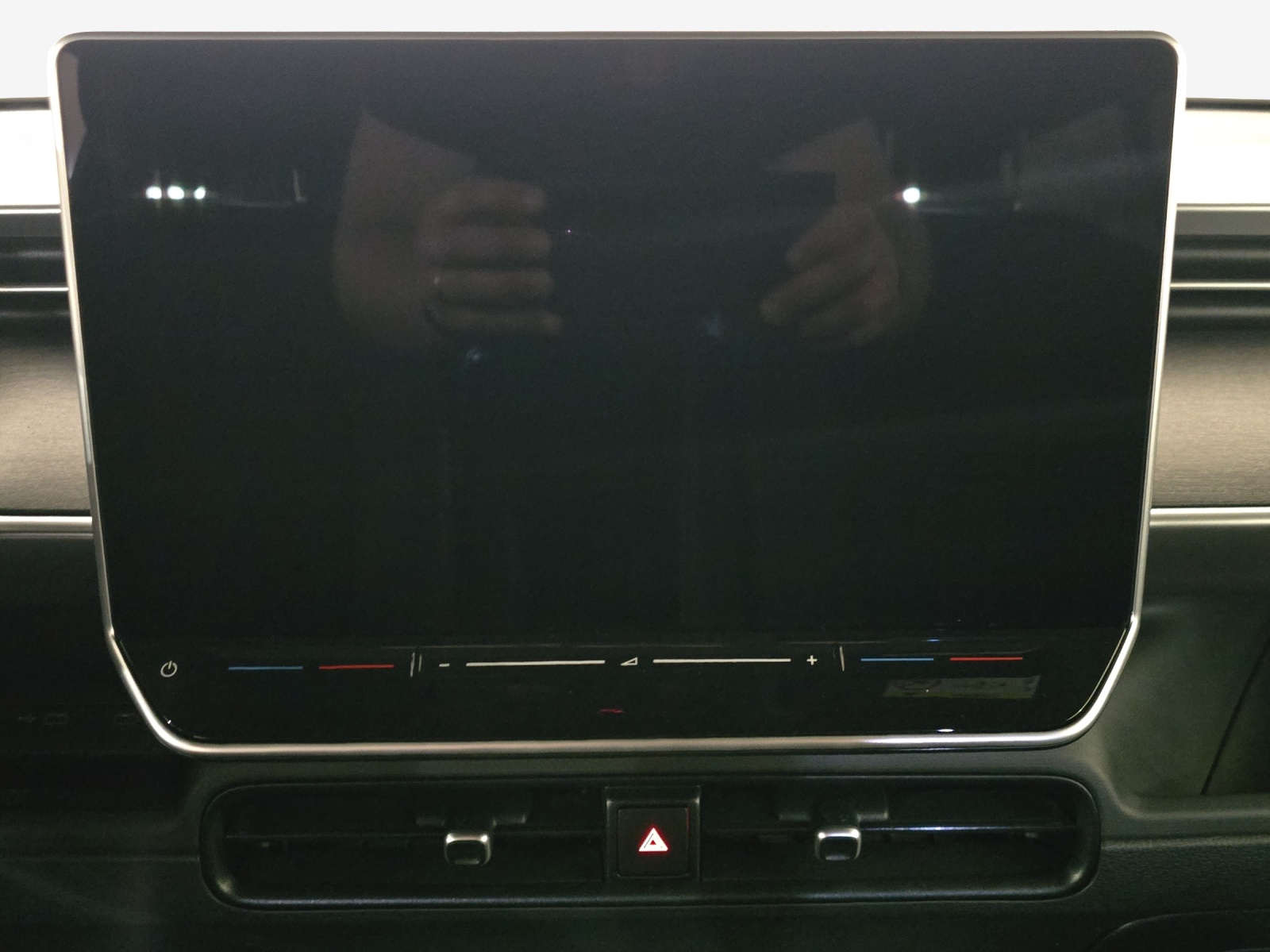 VW ID.Buzz LWB GTX 4 Motion-image-10