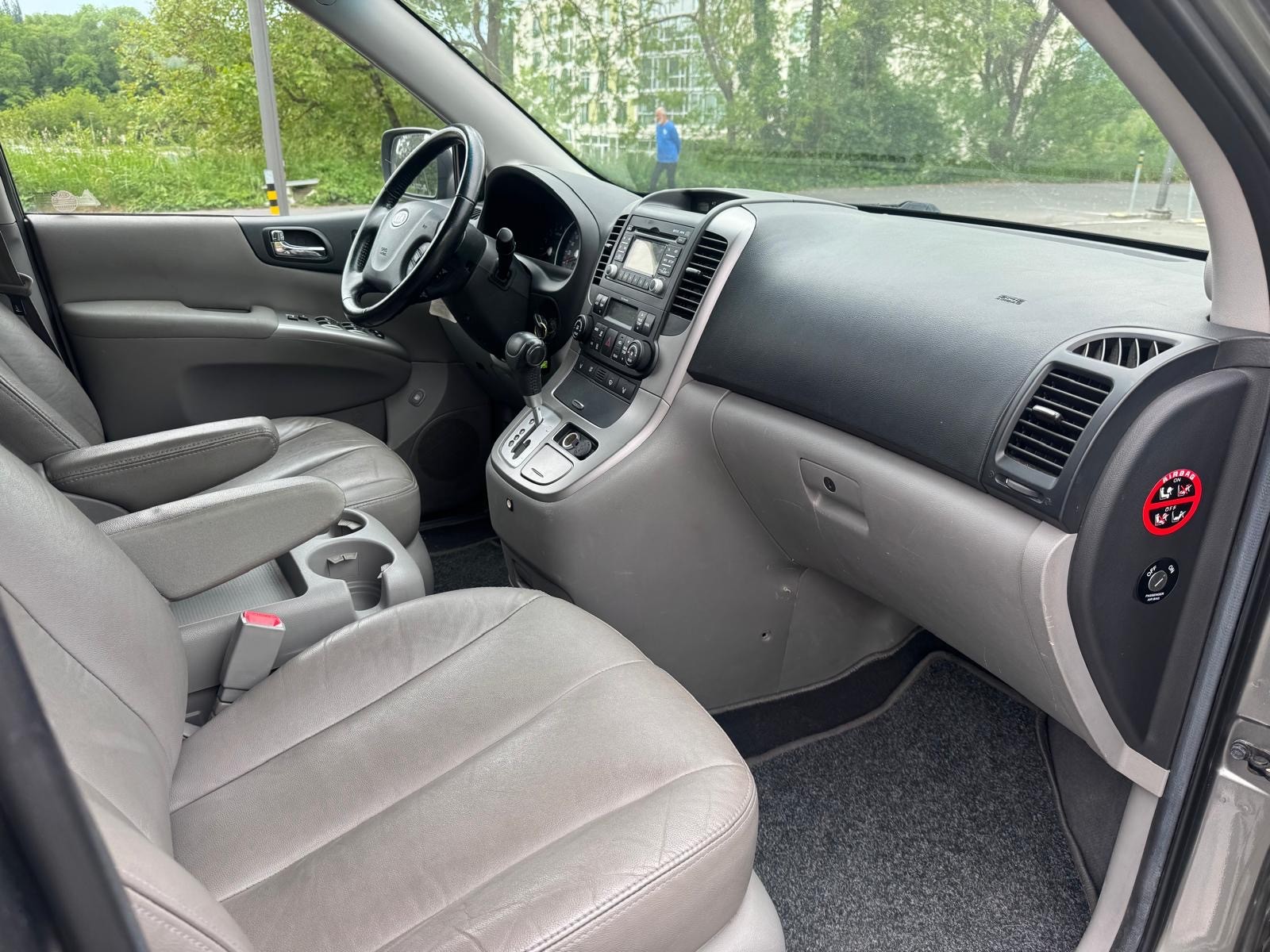 KIA Carnival 2.2 CRDi Trend Automatic-image-8
