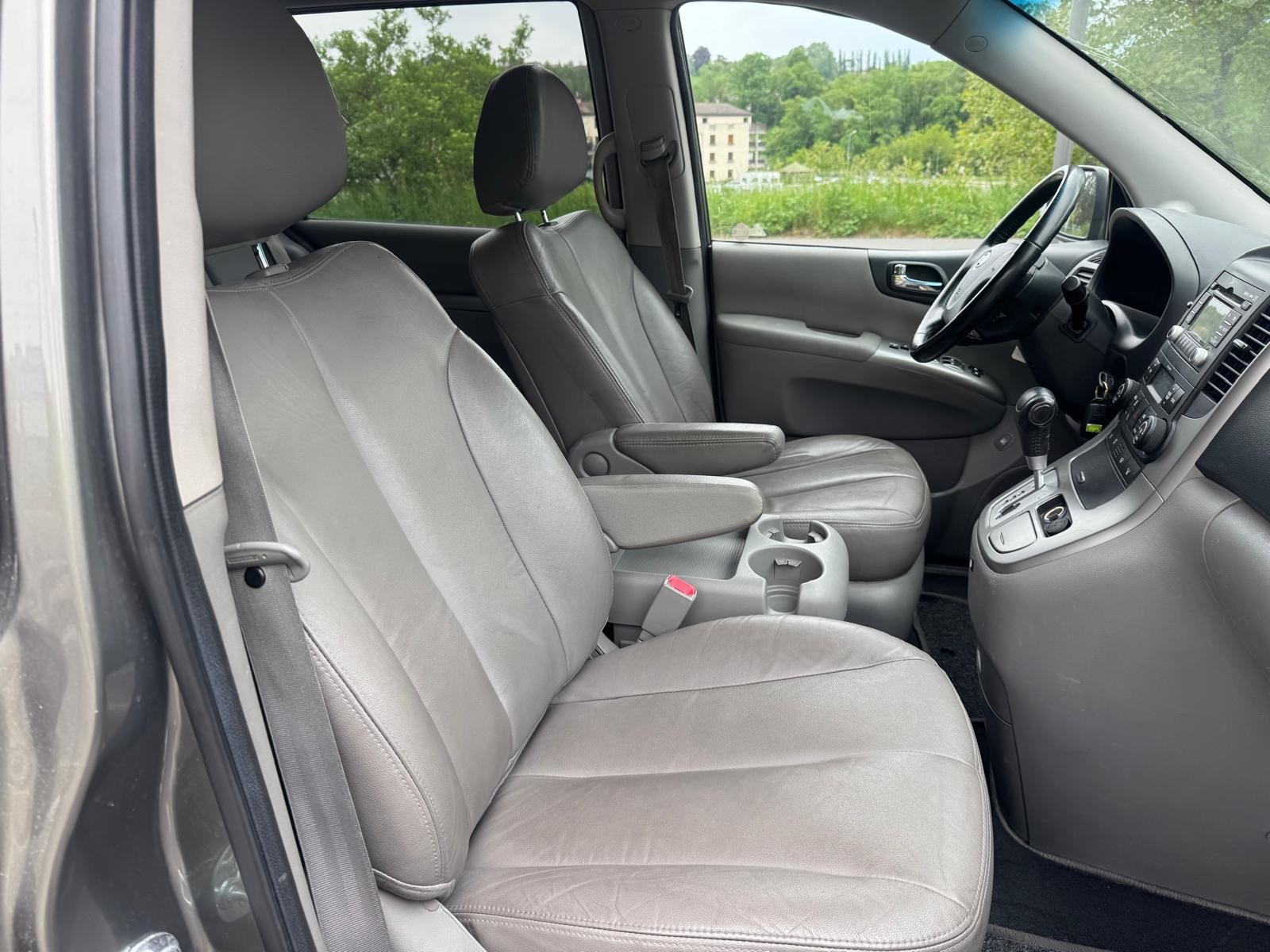 KIA Carnival 2.2 CRDi Trend Automatic-image-9