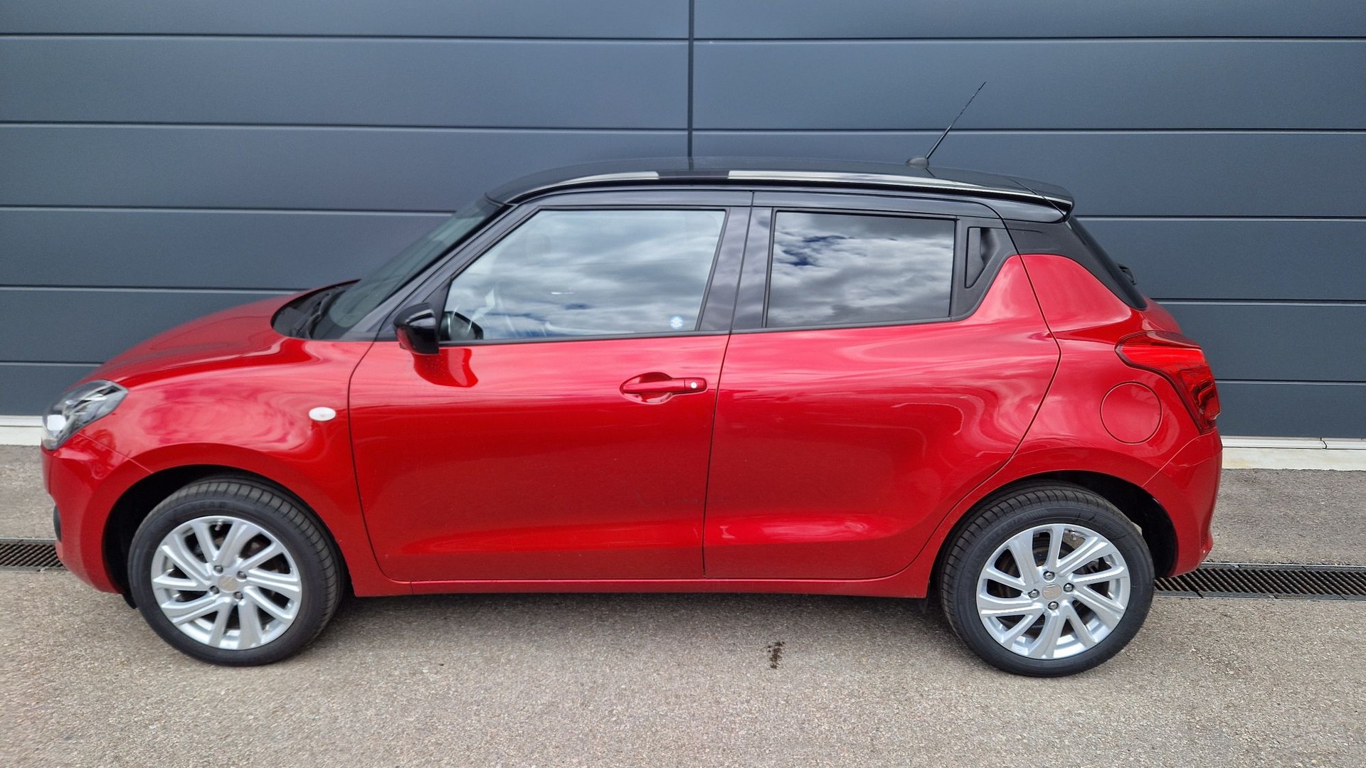 SUZUKI Swift 1.2 Compact + 4x4 Hybrid-showroom-element-3