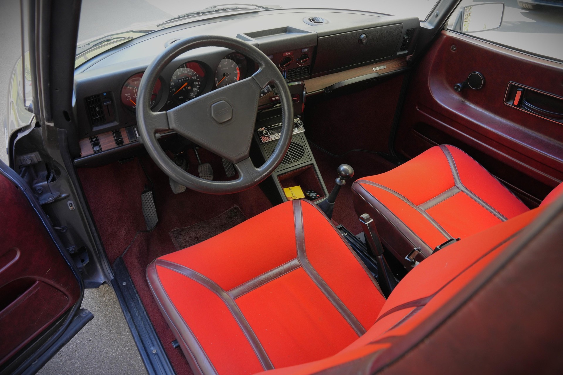 SAAB 99 2.0 GL-image-8