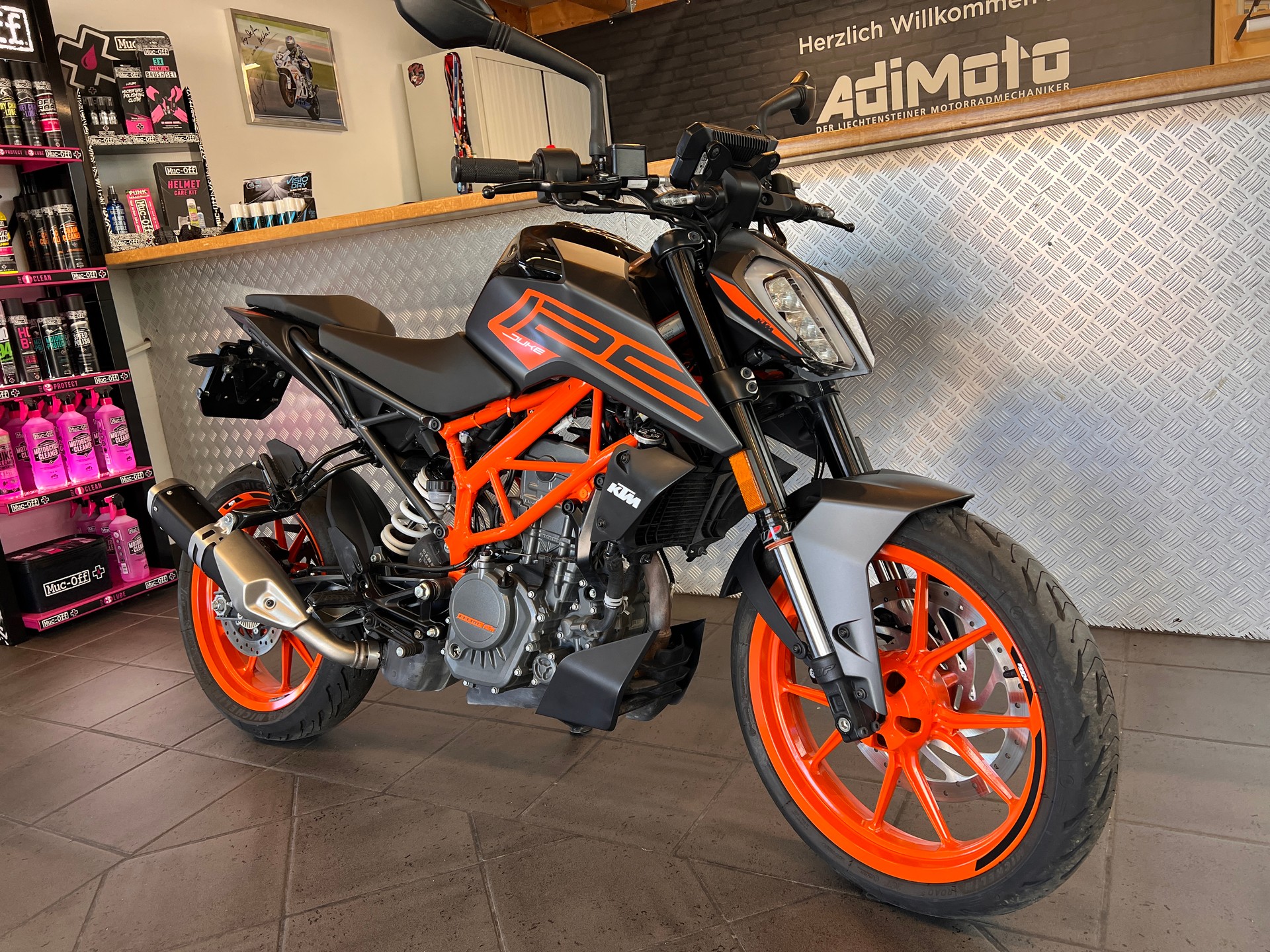 KTM 125 Duke-image-1