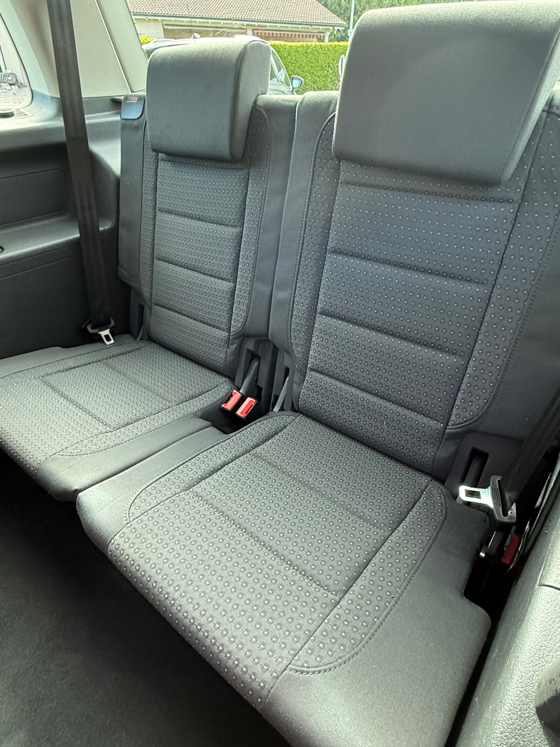 VW Touran 2.0 FSI Highline-image-7