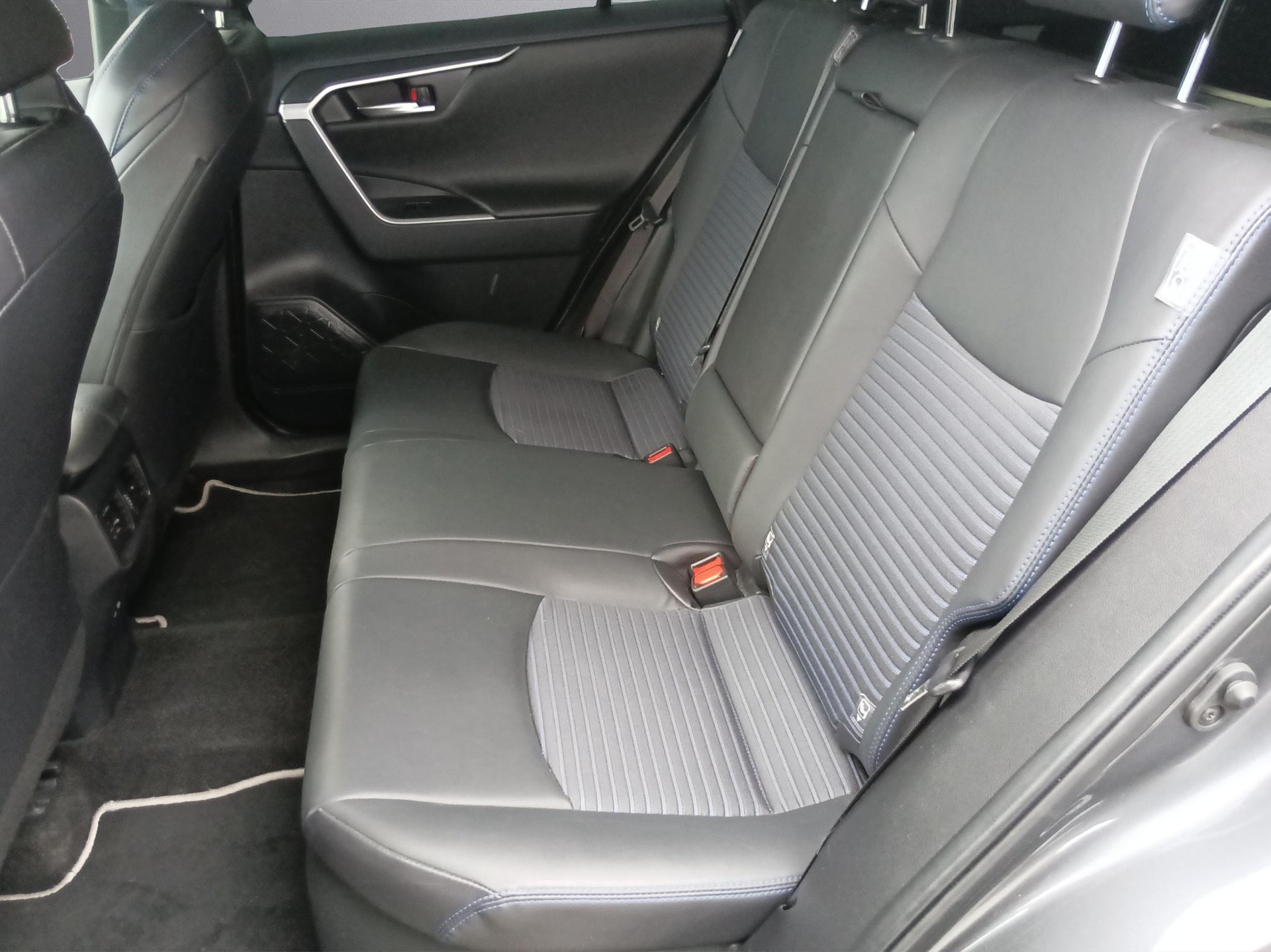 TOYOTA RAV4 2.5 HEV Style-image-12