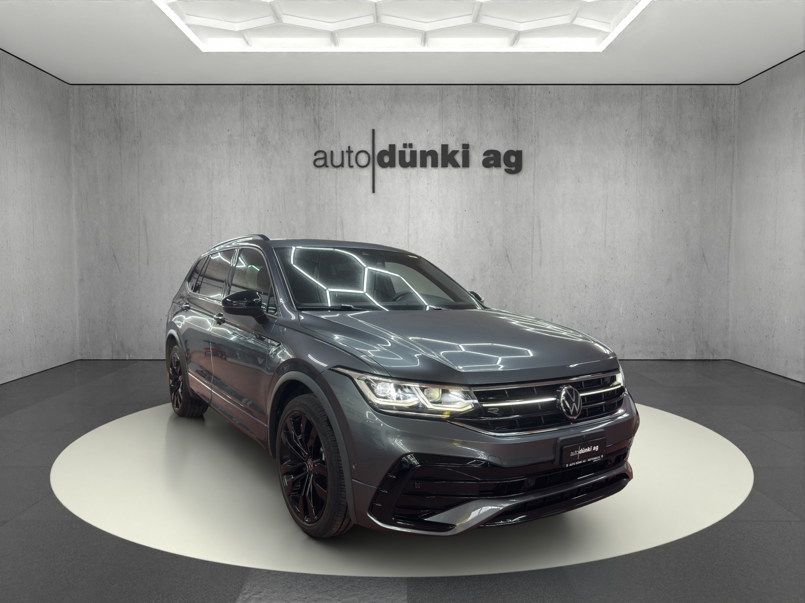 VW Tiguan Allspace 2.0TSI R-Line 4Motion DSG-image-5