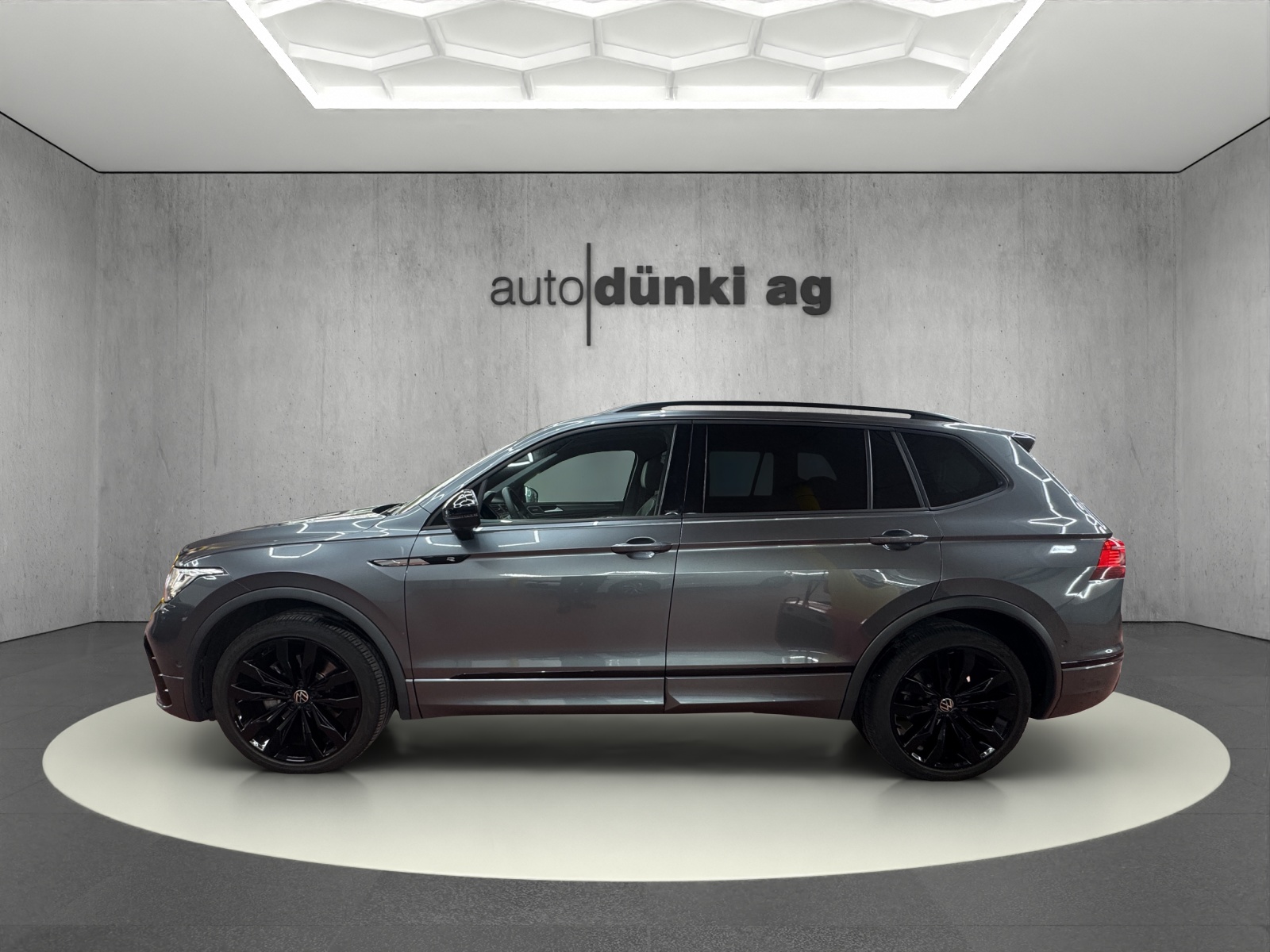 VW Tiguan Allspace 2.0TSI R-Line 4Motion DSG-image-1