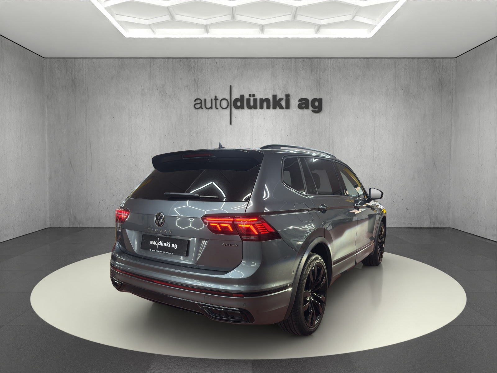 VW Tiguan Allspace 2.0TSI R-Line 4Motion DSG-image-3