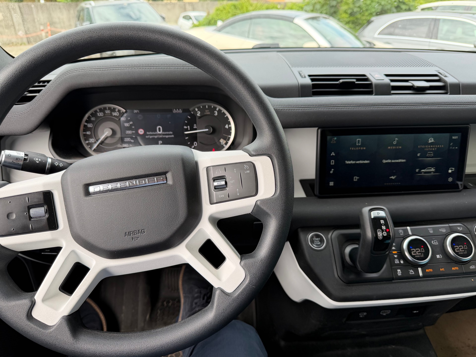 LAND ROVER Defender 110 D240 SD4 AT8-image-5