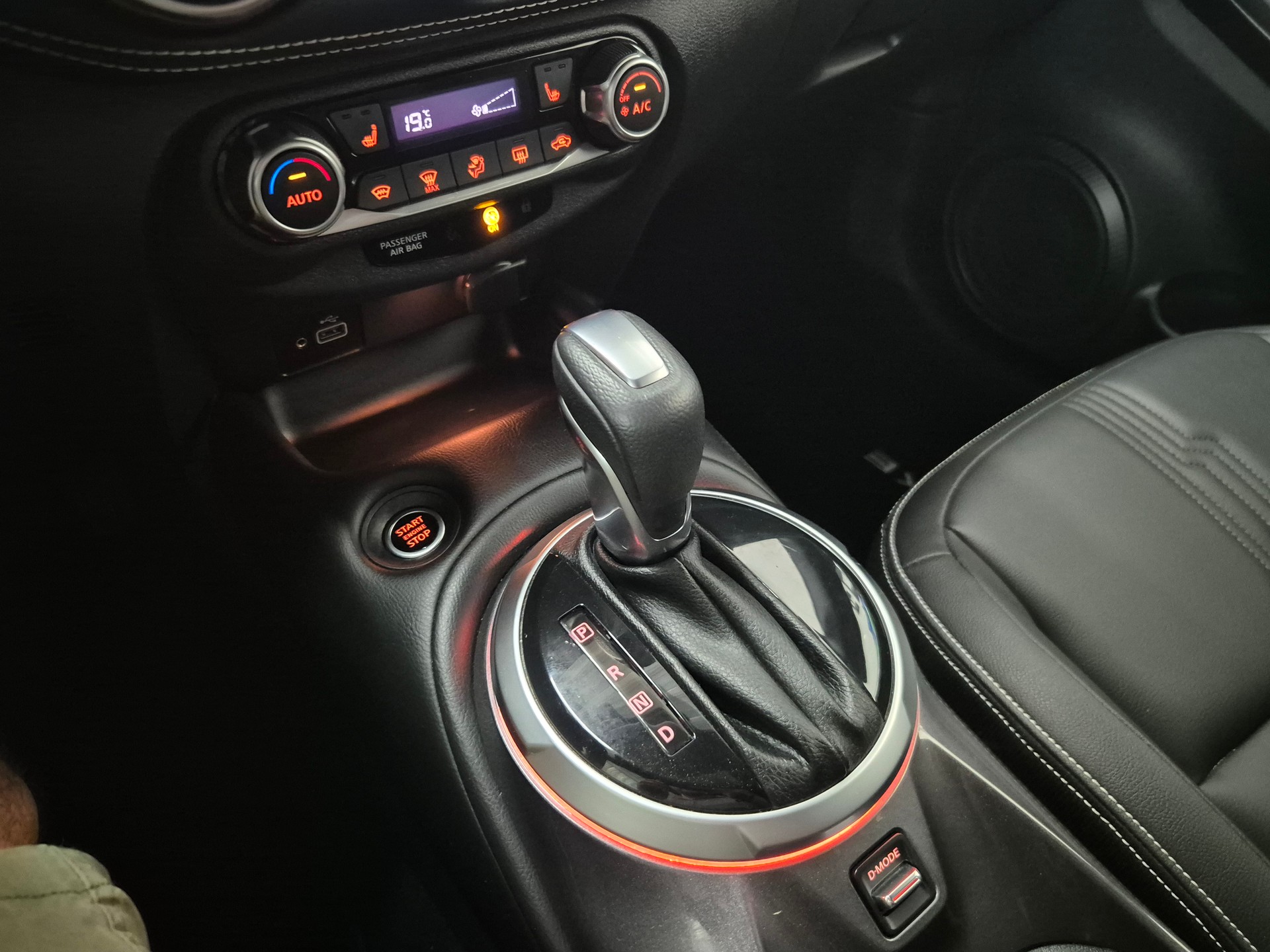 NISSAN Juke 1.0 DIG-T N-Connecta DCT-image-13