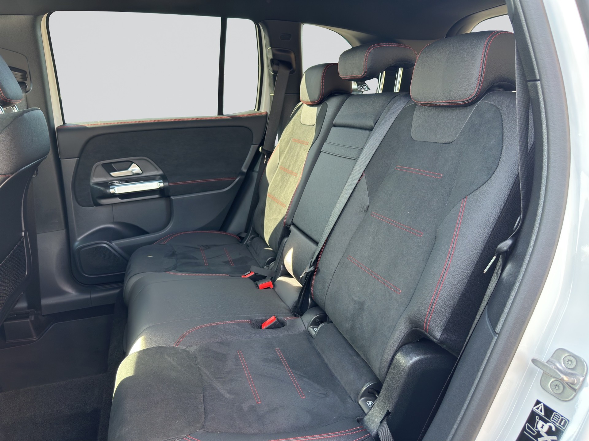 MERCEDES-BENZ GLB 200 d 8G-Tronic-image-7