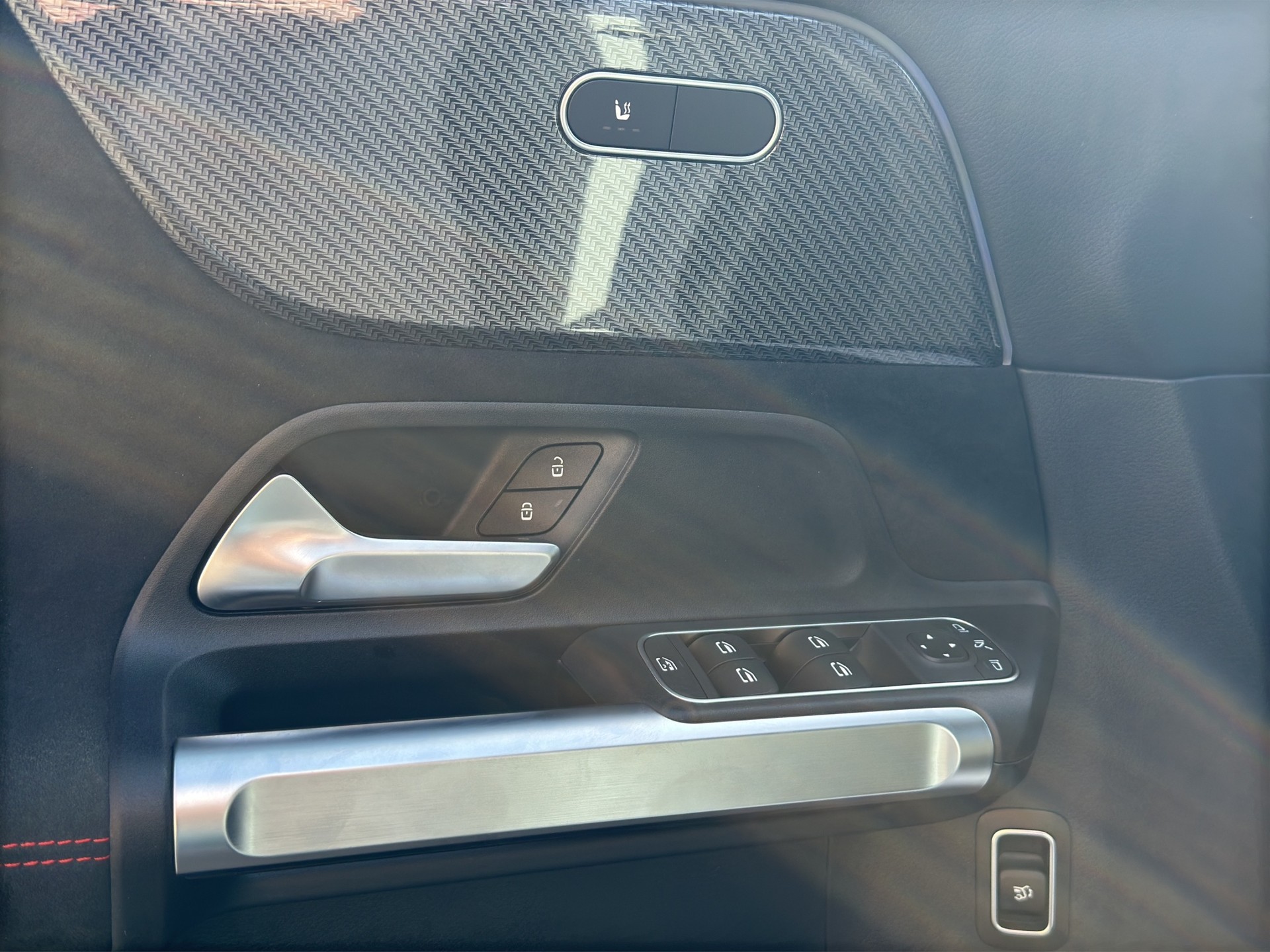 MERCEDES-BENZ GLB 200 d 8G-Tronic-image-8
