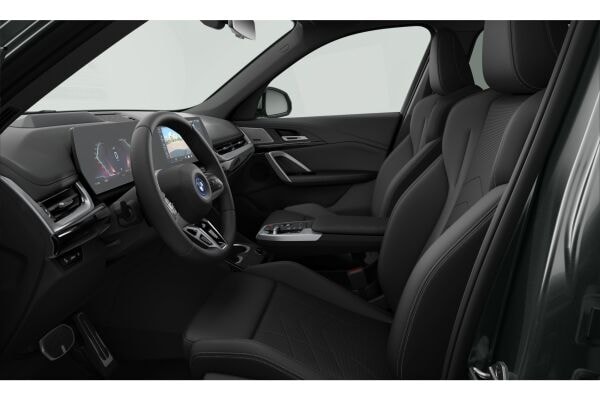 BMW iX1 30 xDrive-image-2