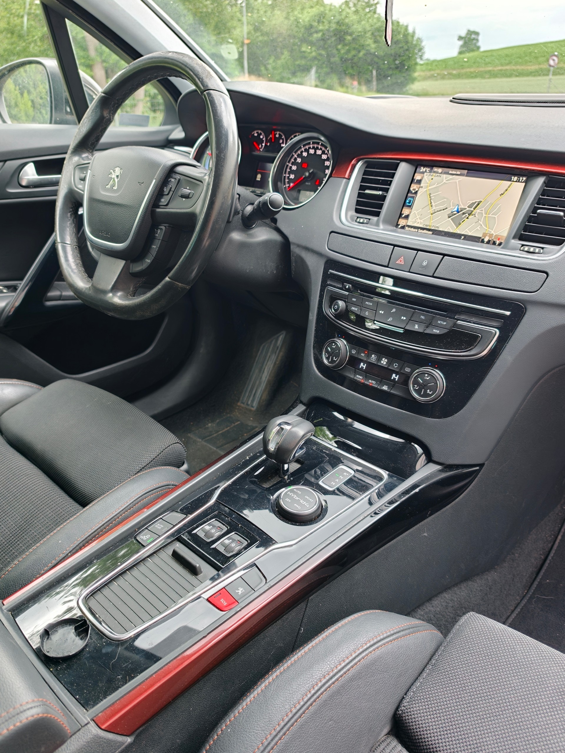 PEUGEOT 508 RXH 2.0 HDI Hybrid4 ETG6-image-8