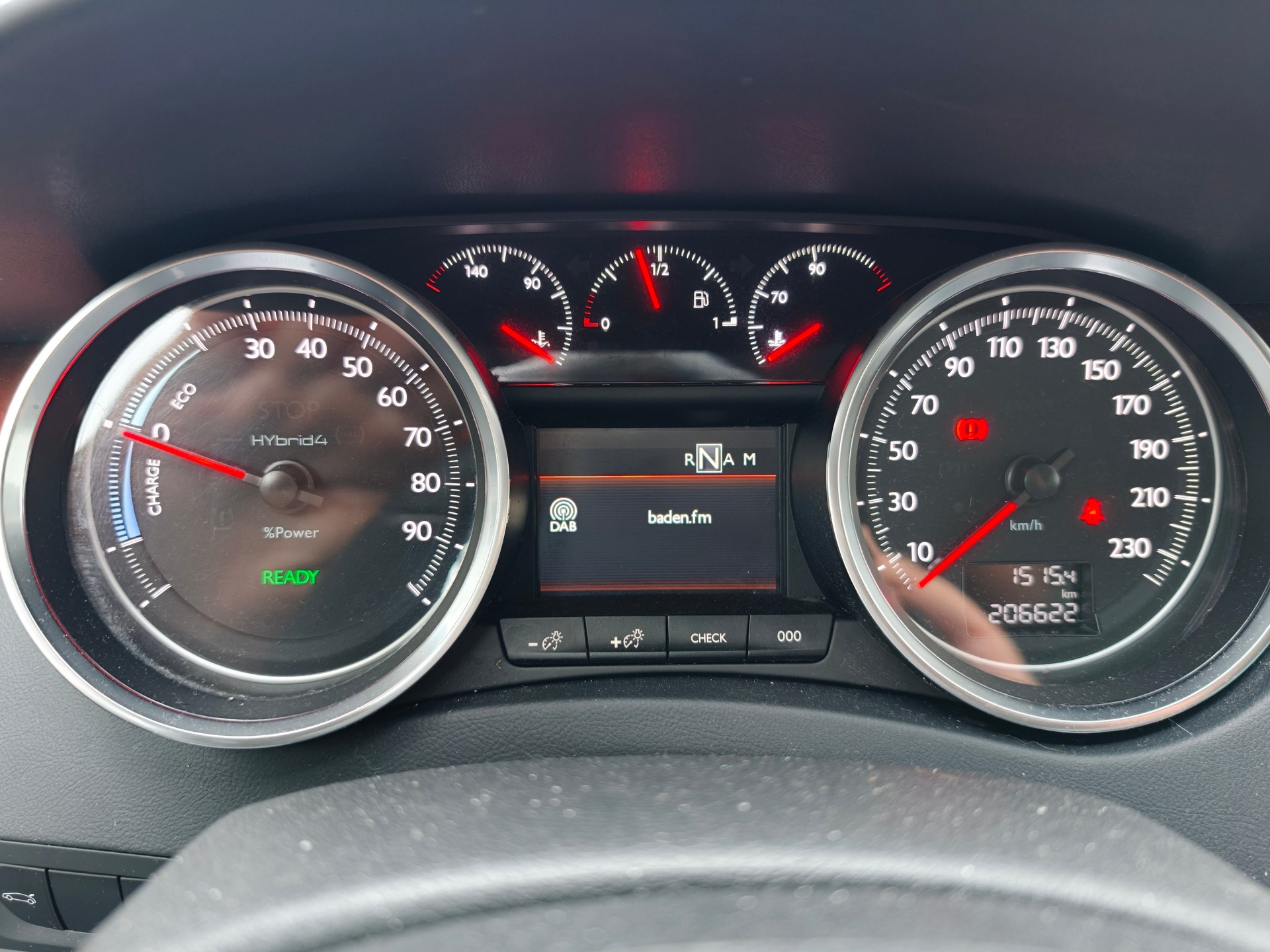 PEUGEOT 508 RXH 2.0 HDI Hybrid4 ETG6-image-12