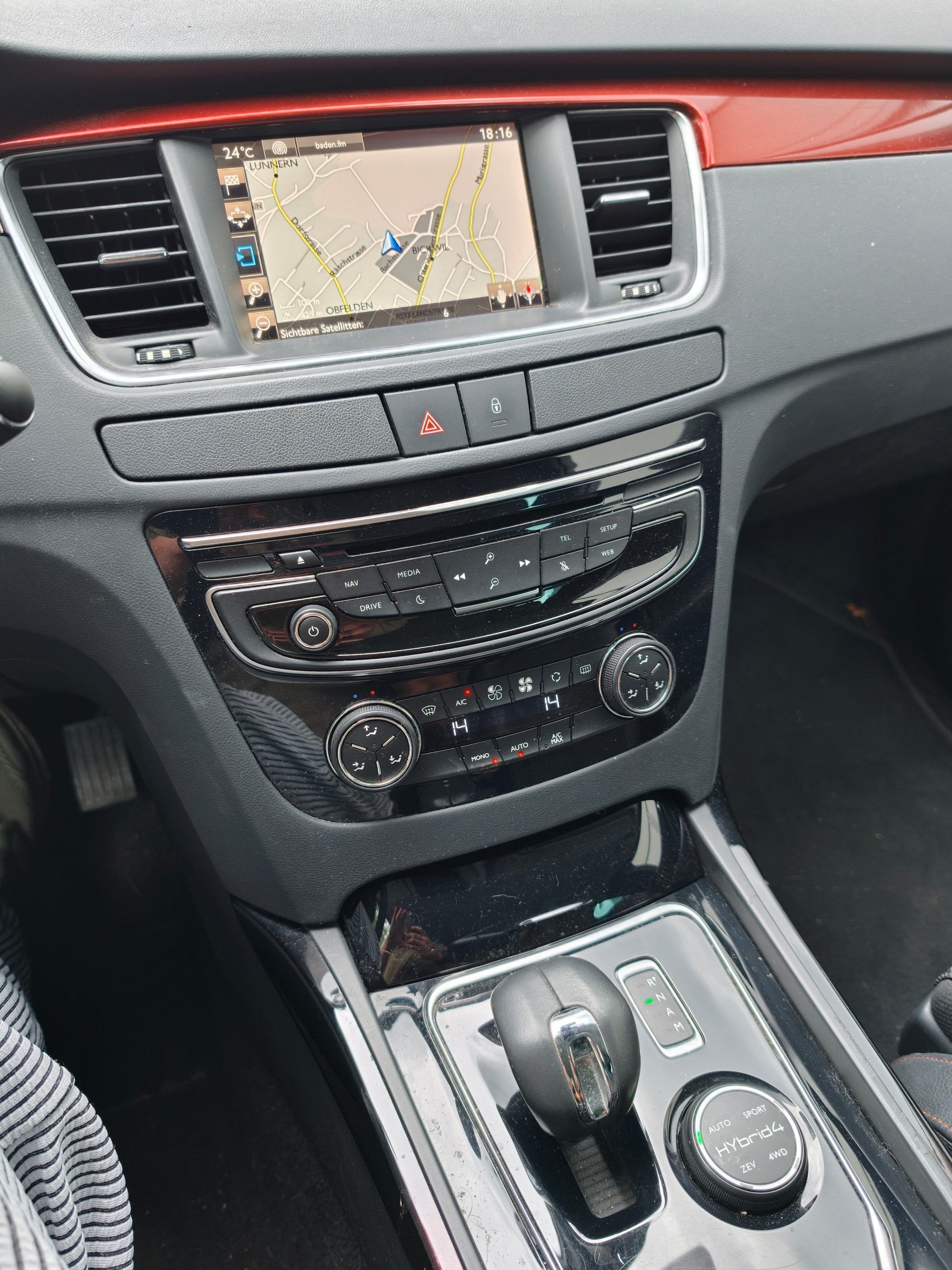 PEUGEOT 508 RXH 2.0 HDI Hybrid4 ETG6-image-11