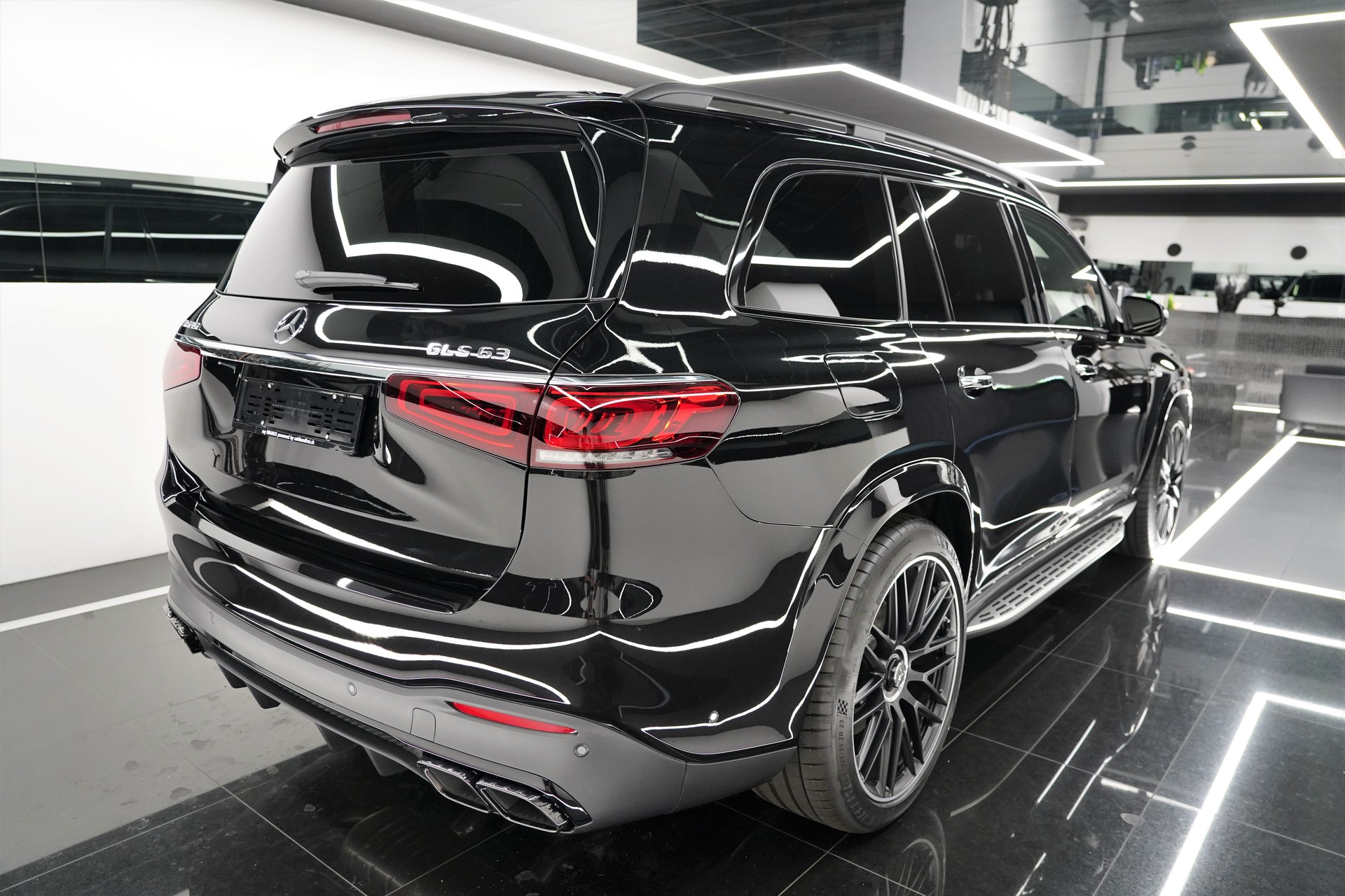 MERCEDES-BENZ GLS 63 4Matic+ TCT 9G-showroom-element-3
