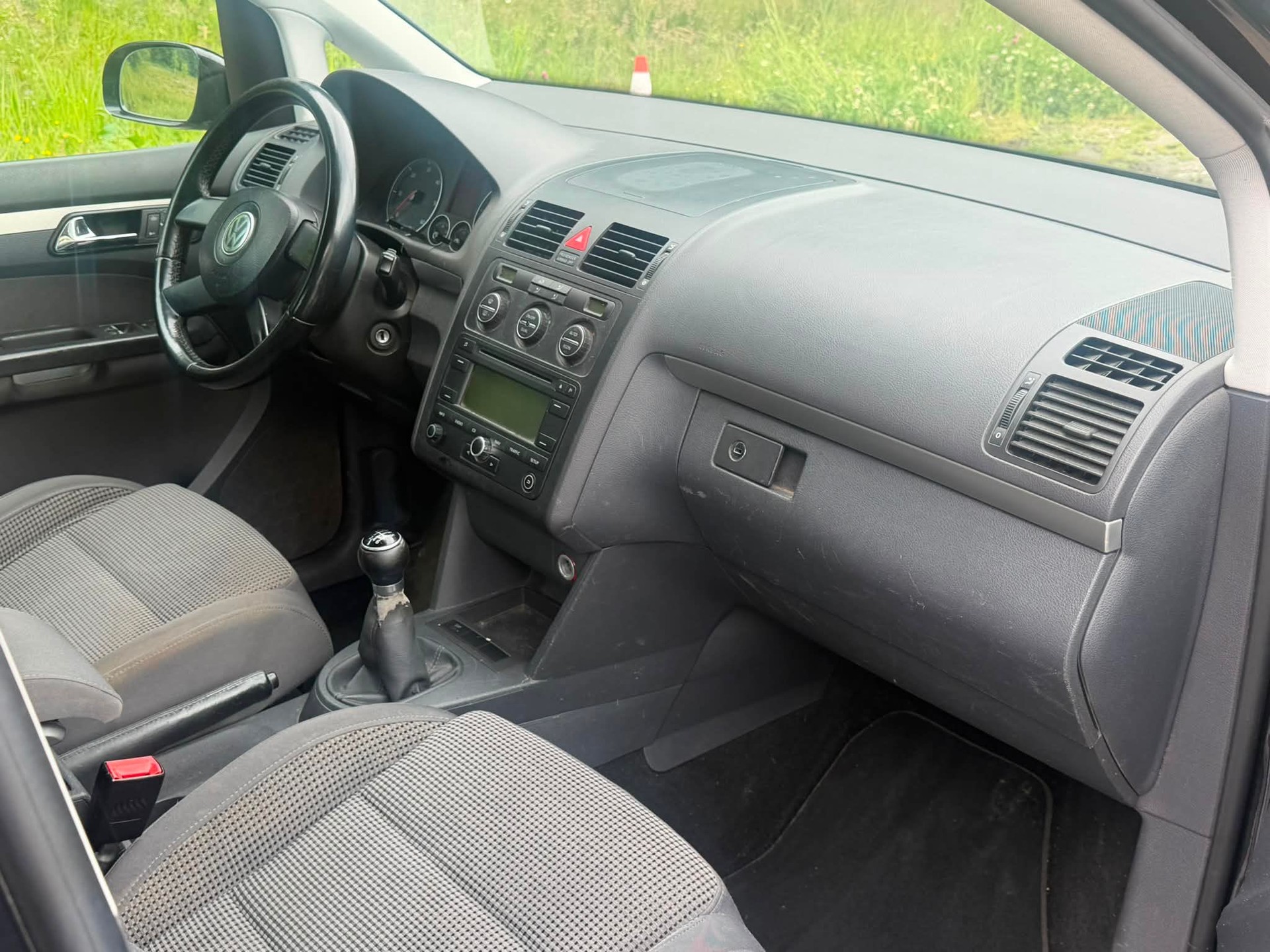 VW Touran 2.0 TDI Highline-image-11